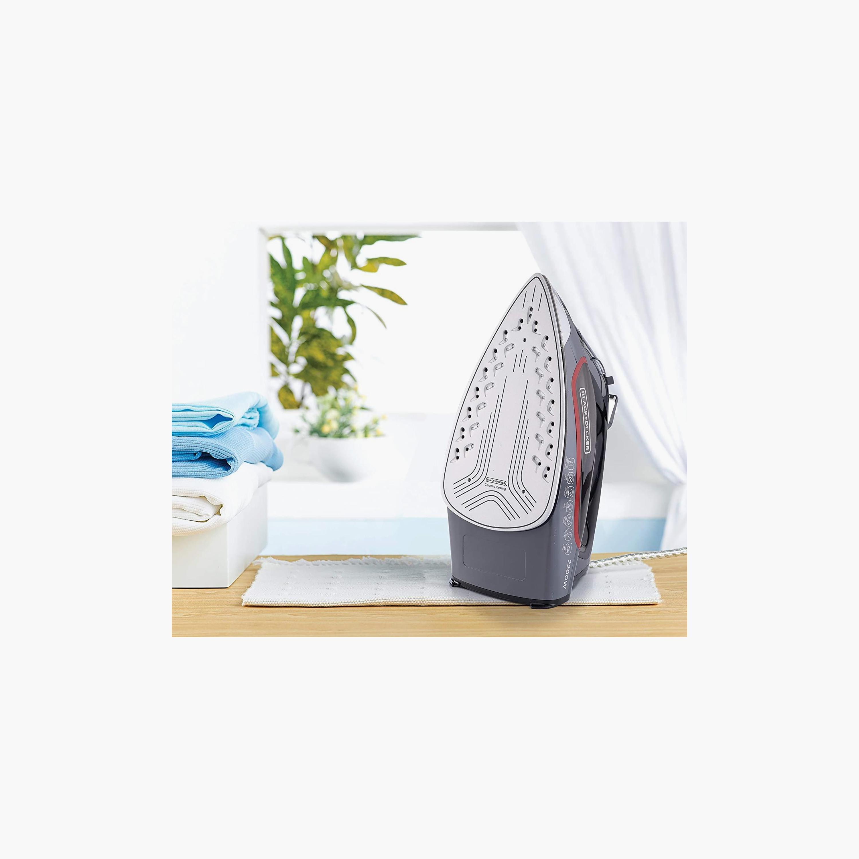 مكواة بخار من بلاك + ديكر بقوة 2200 واط مع قاعدة من السيراميك  |  X2050-B5-household-appliances-homeappliances-ironandsteamers-image-4