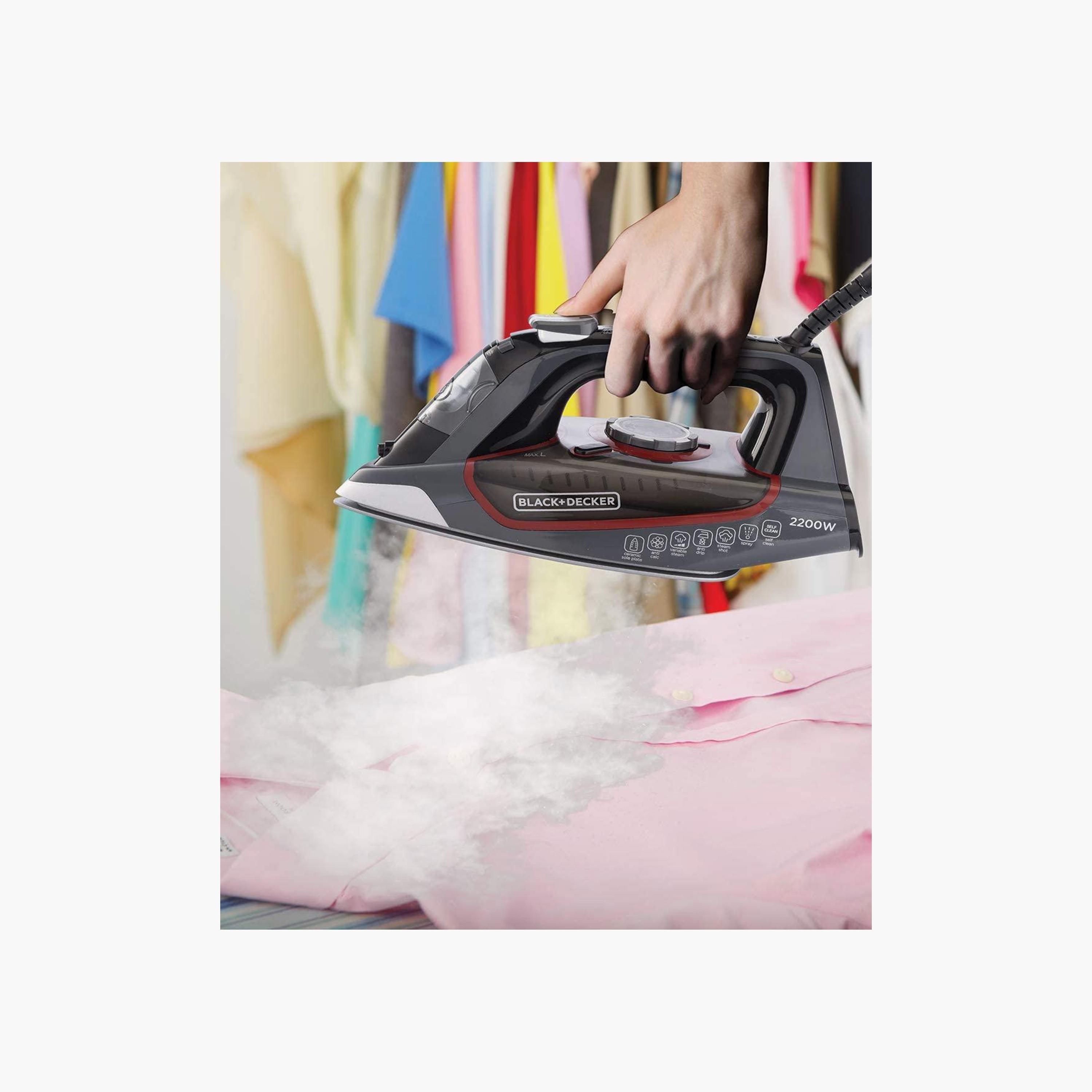 مكواة بخار من بلاك + ديكر بقوة 2200 واط مع قاعدة من السيراميك  |  X2050-B5-household-appliances-homeappliances-ironandsteamers-image-5