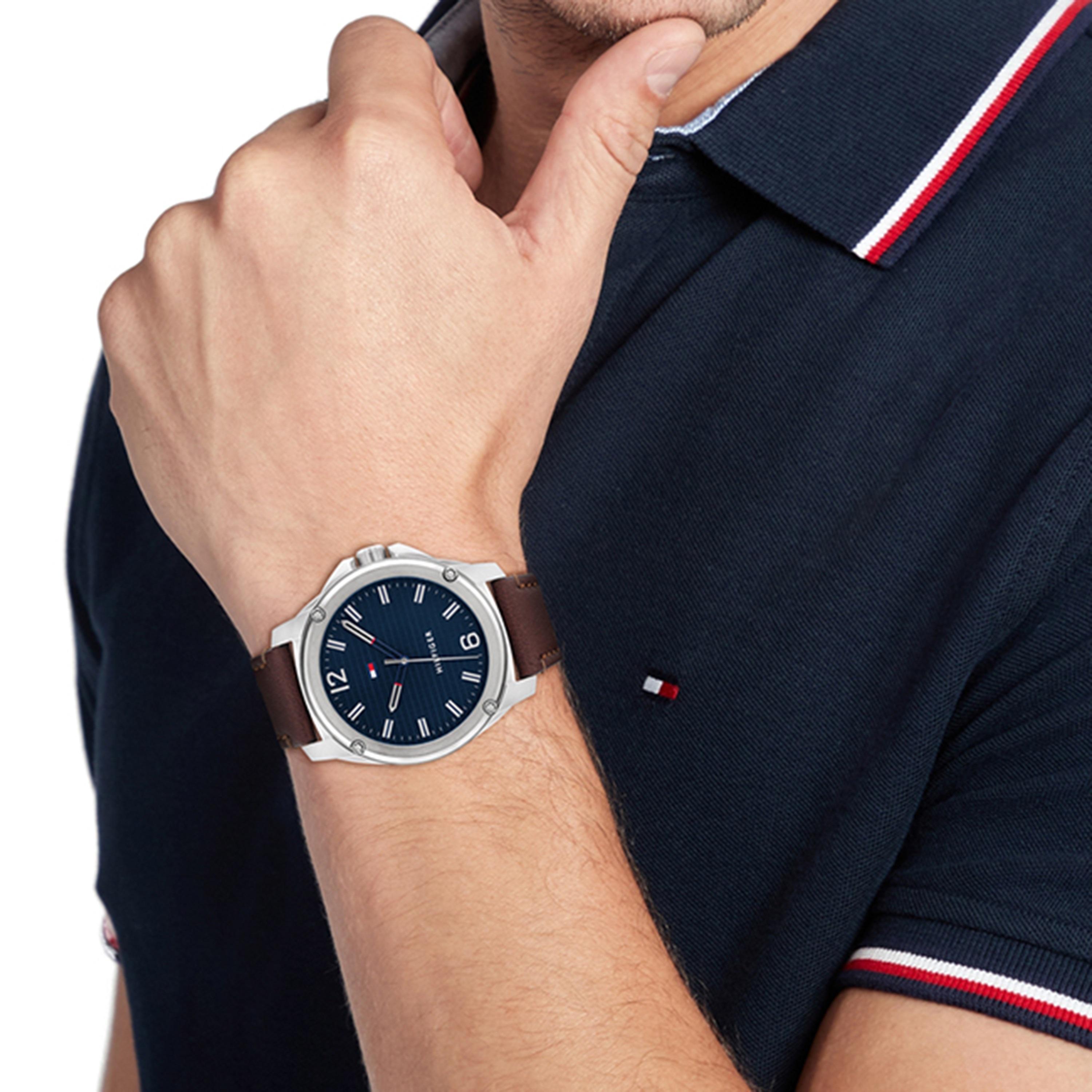 ساعة انالوج من تومي هيلفيغر للرجال مع 44 مم بلون بني بسوار جلدي | 1710484-men-watchesandjewellery-watches-image-4