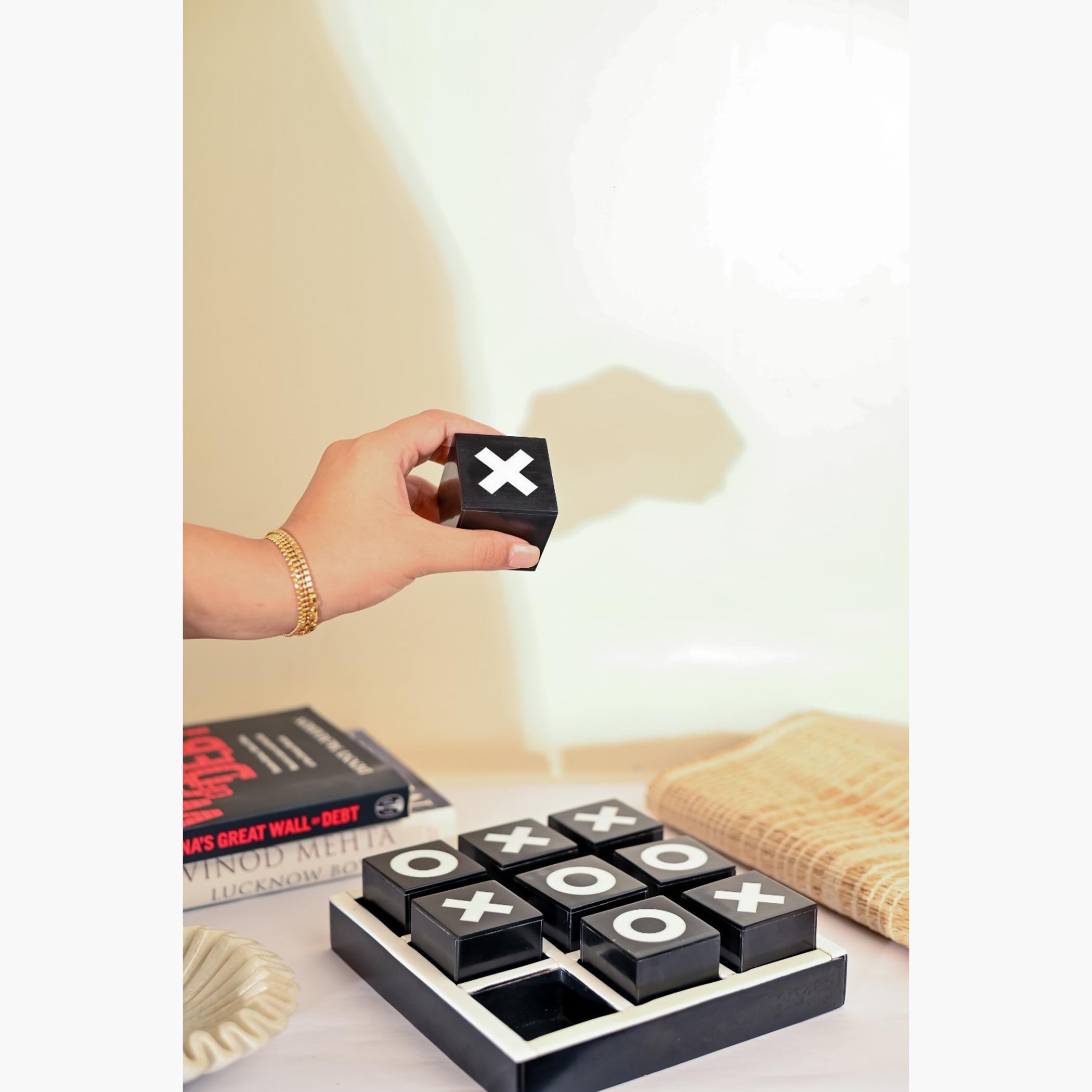 Quesera Resin Tic-Tac-Toe Set