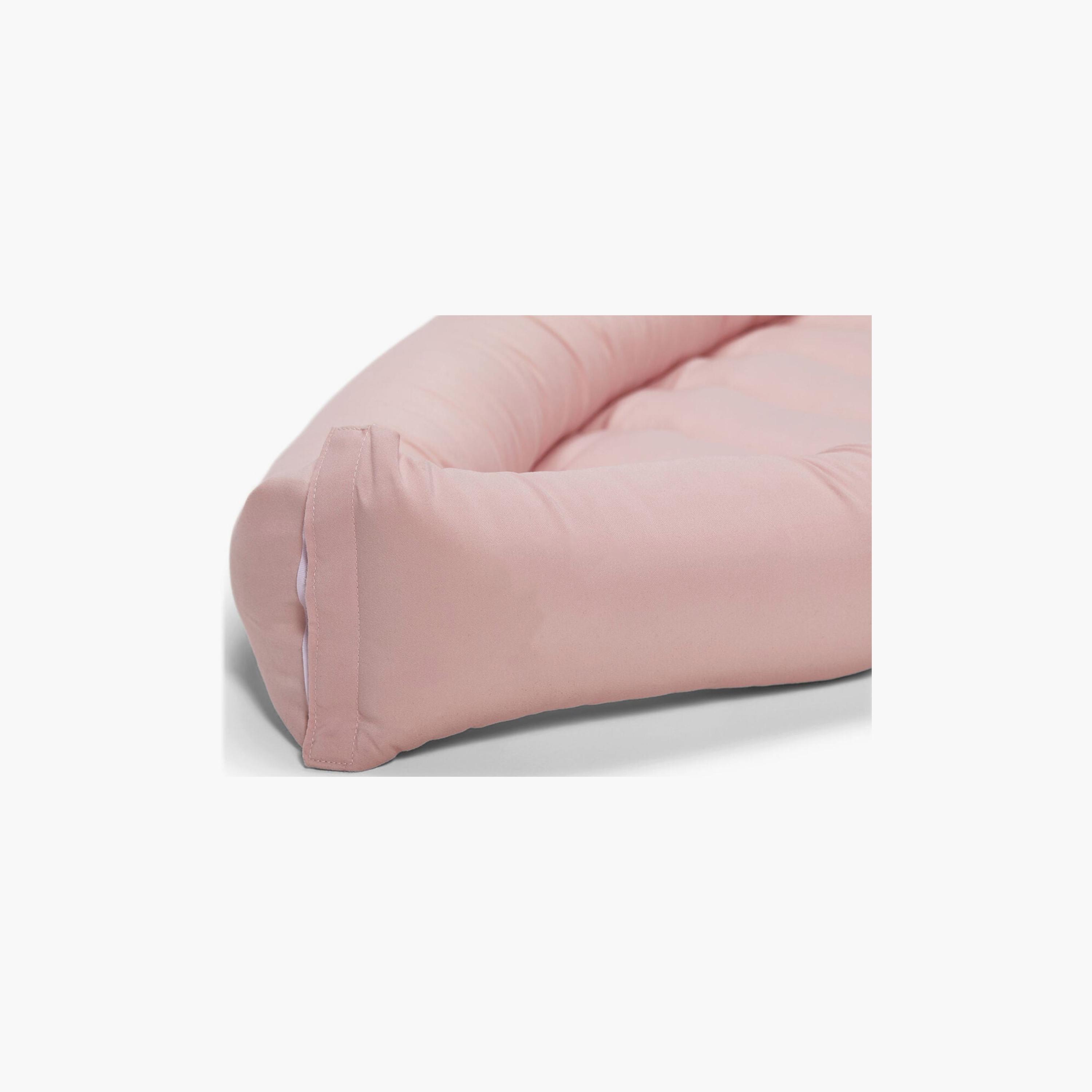 سرير  مريح بيبي نيست من نايت آنجل، وردي-baby-nursery-babybedding-image-4