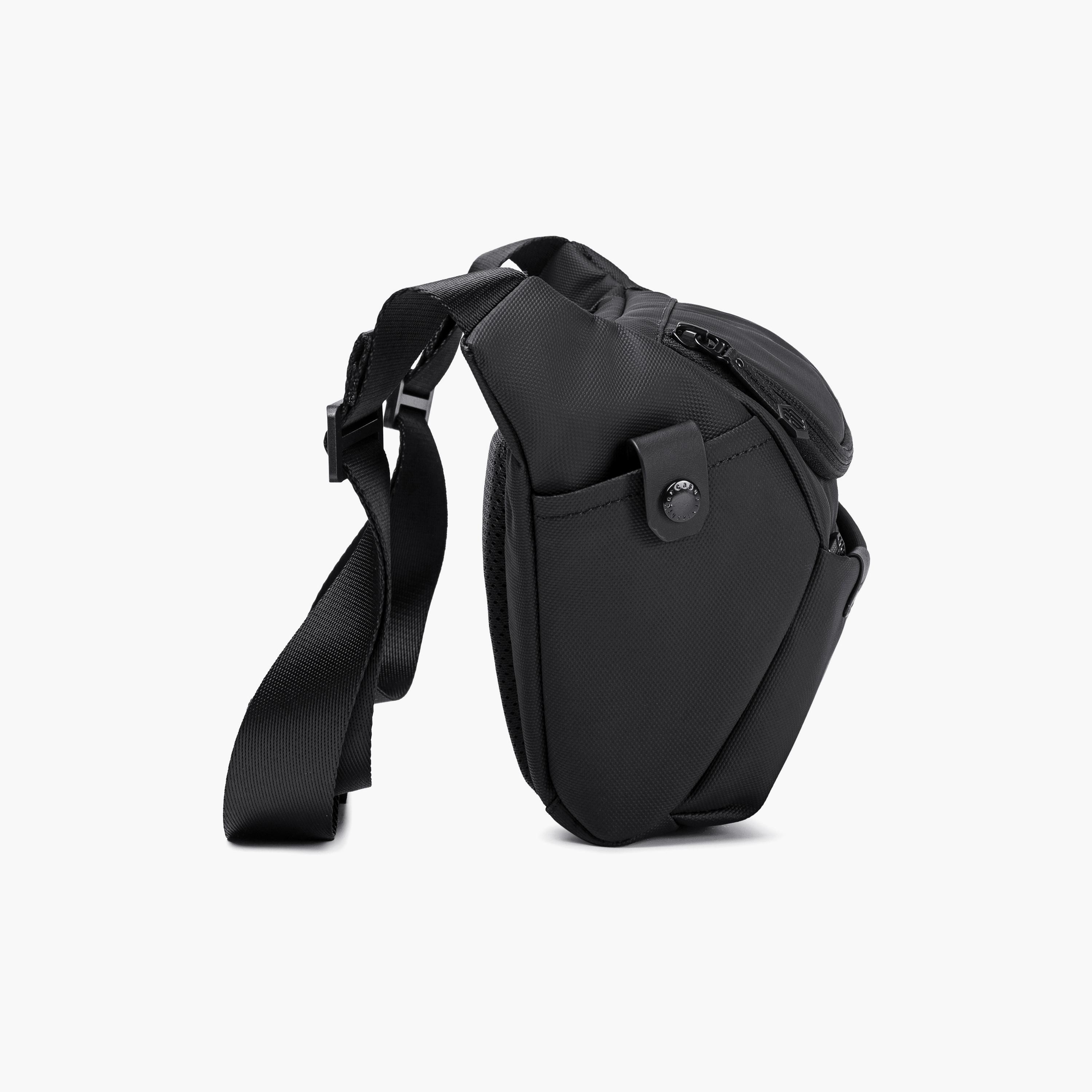 حقيبة كروس بودي ذات حزام خصر من آركتيك هانتر مقاومة للماء | Y00565-travel-accessories-image-3