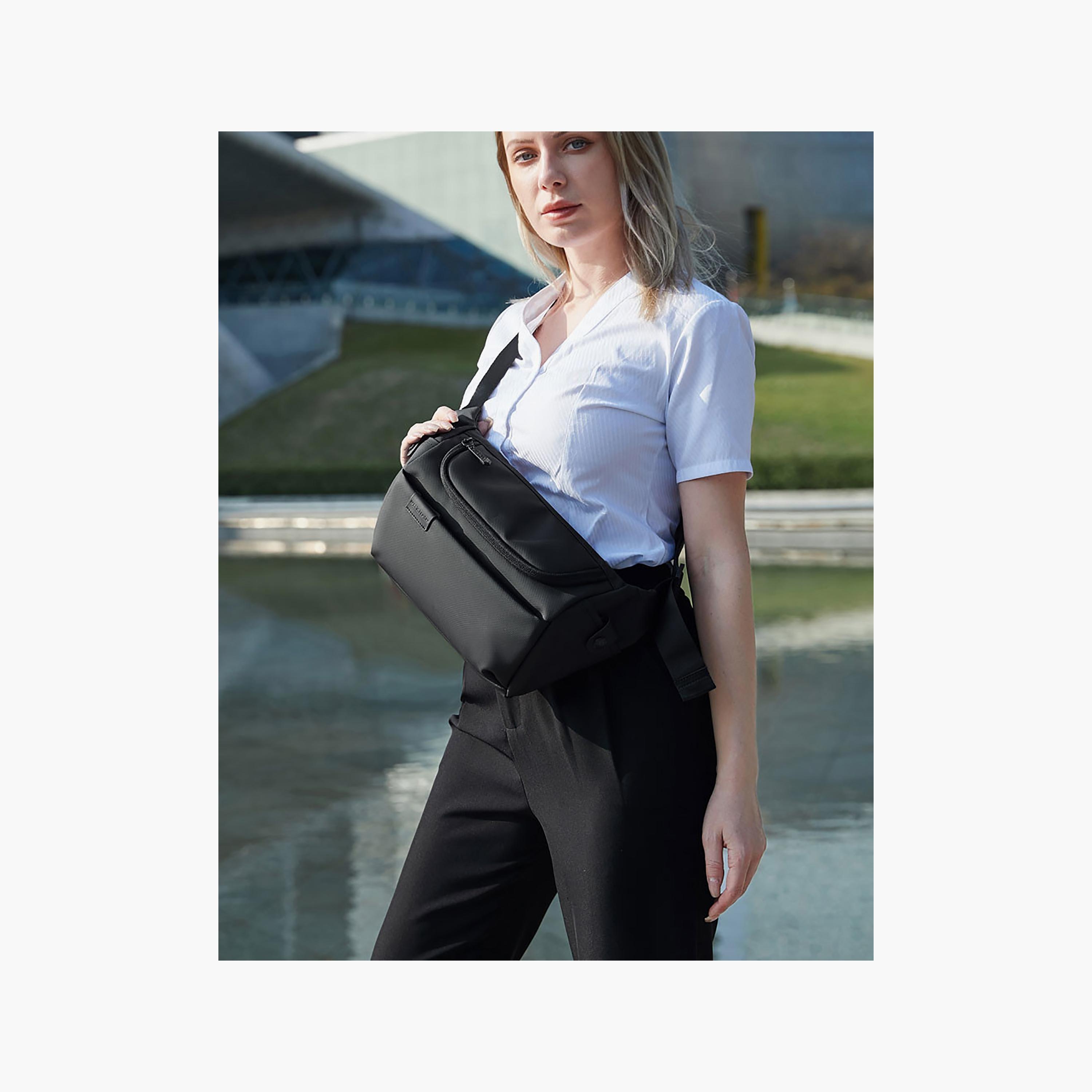 حقيبة كروس بودي ذات حزام خصر من آركتيك هانتر مقاومة للماء | Y00565-travel-accessories-image-6