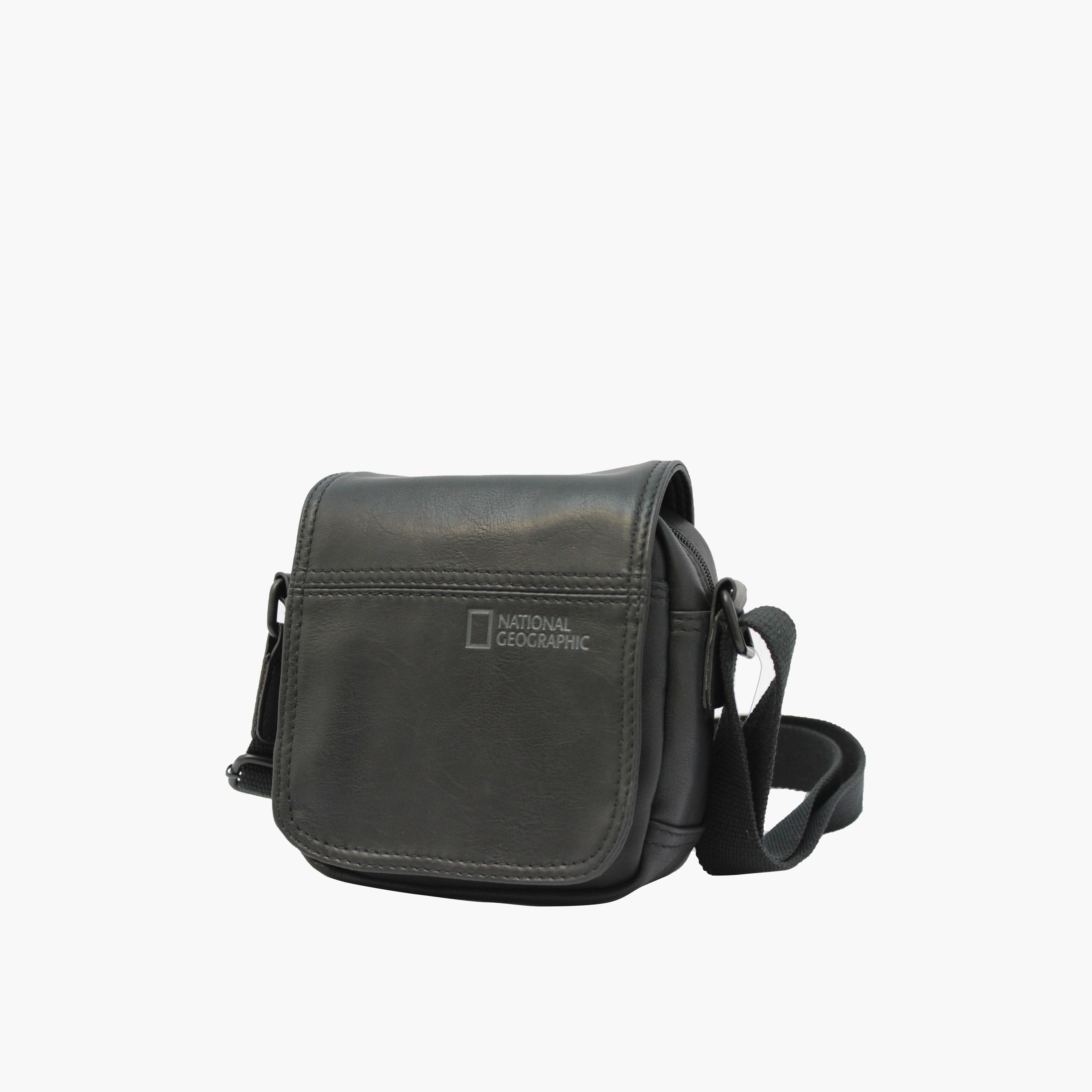 ناشيونال جيوغرافيك- شنط كروس جلد صناعي 17 إنش مع غطاء وحزام قابل للتعديل | N00801-travel-accessories-image-2