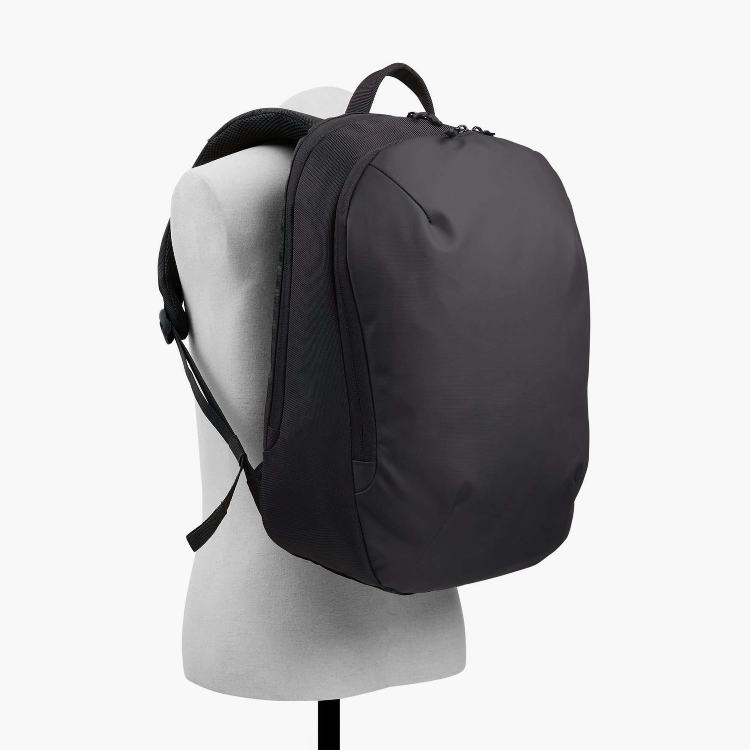 كول ات سبرينغ- شنطة ظهر بايدريك بمقبض علوي وحزام كتف قابل للتعديل-men-bags-image-4