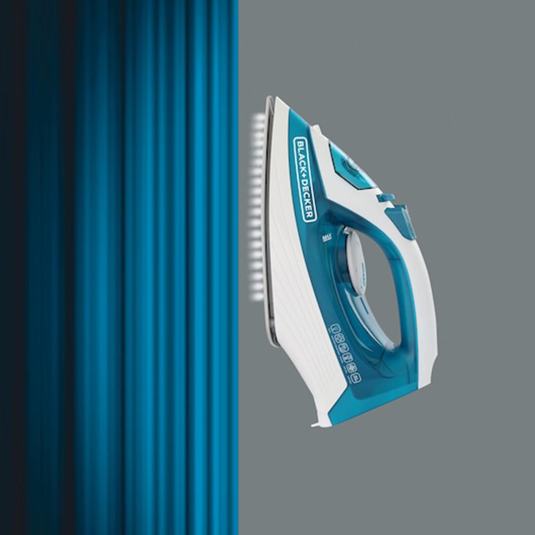 مكواة 1600 واط بسطح سيراميك من بلاك آند ديكر - X1575-B5-hbxhomeware-hbxbathroom-image-4