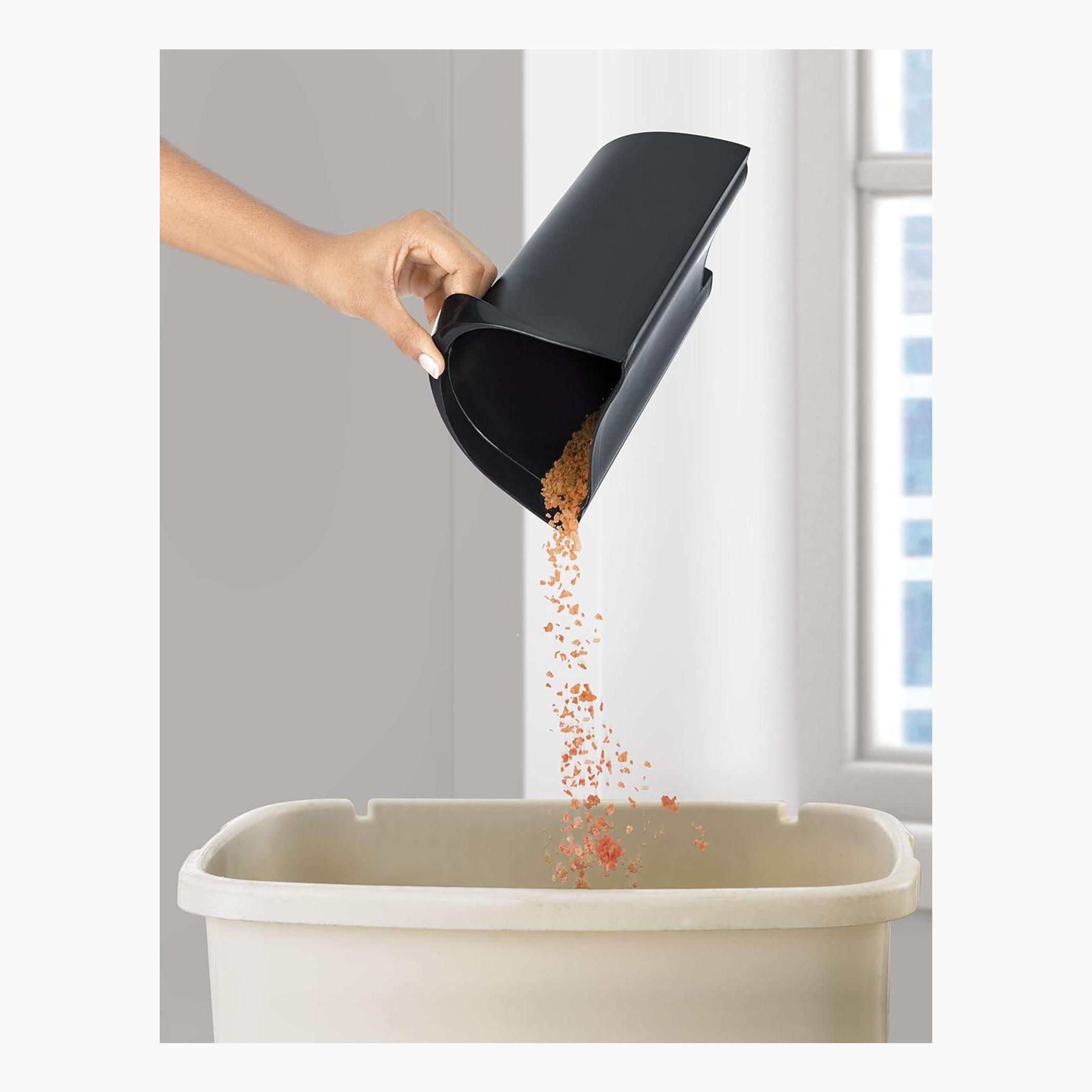 Black & Decker 800W 75mm Juice Extractor with 1.7L Pulp Container and 1.1L Collector and Food Pusher-hbxhomeware-appliances-blendersmixersandgrinders-image-7