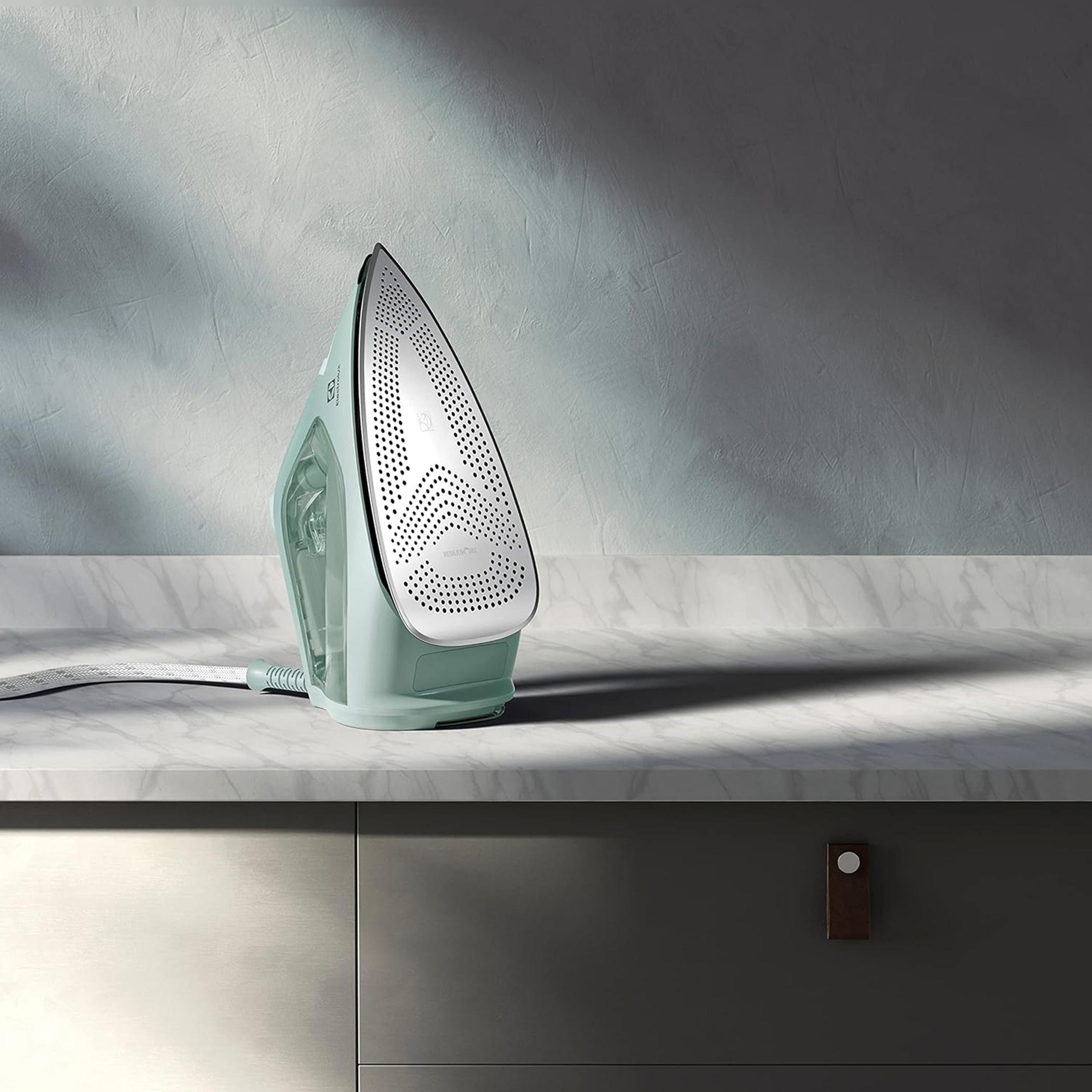 مكواة بخار ريفاين 700 من إلكترولوكس - 7SI1-82LG واط-hbxhomeware-hbxbathroom-image-4