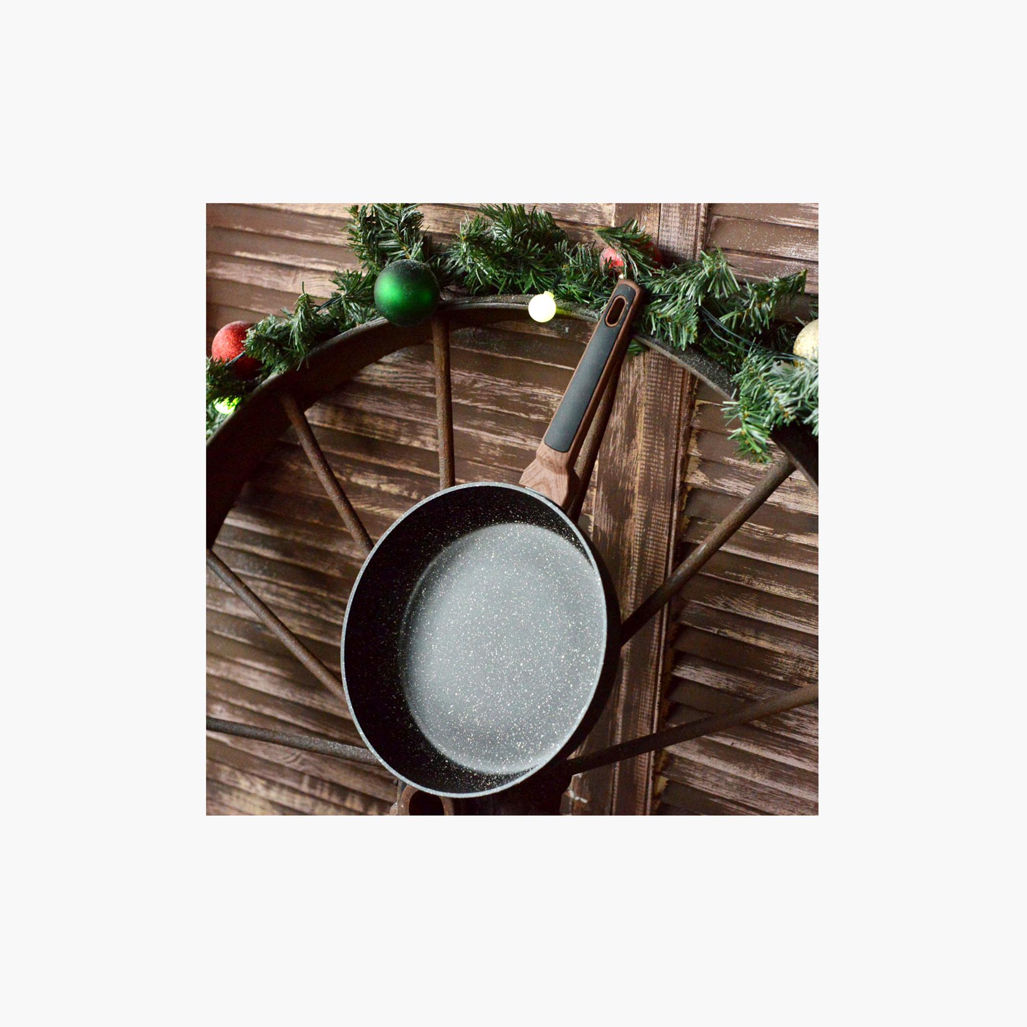 مقلاة ألومنيوم غير لاصقة بقاعدة حث من سلسلة دايموند من فيسمان - 24 سم-household-kitchen-cookware-potsandpans-image-2