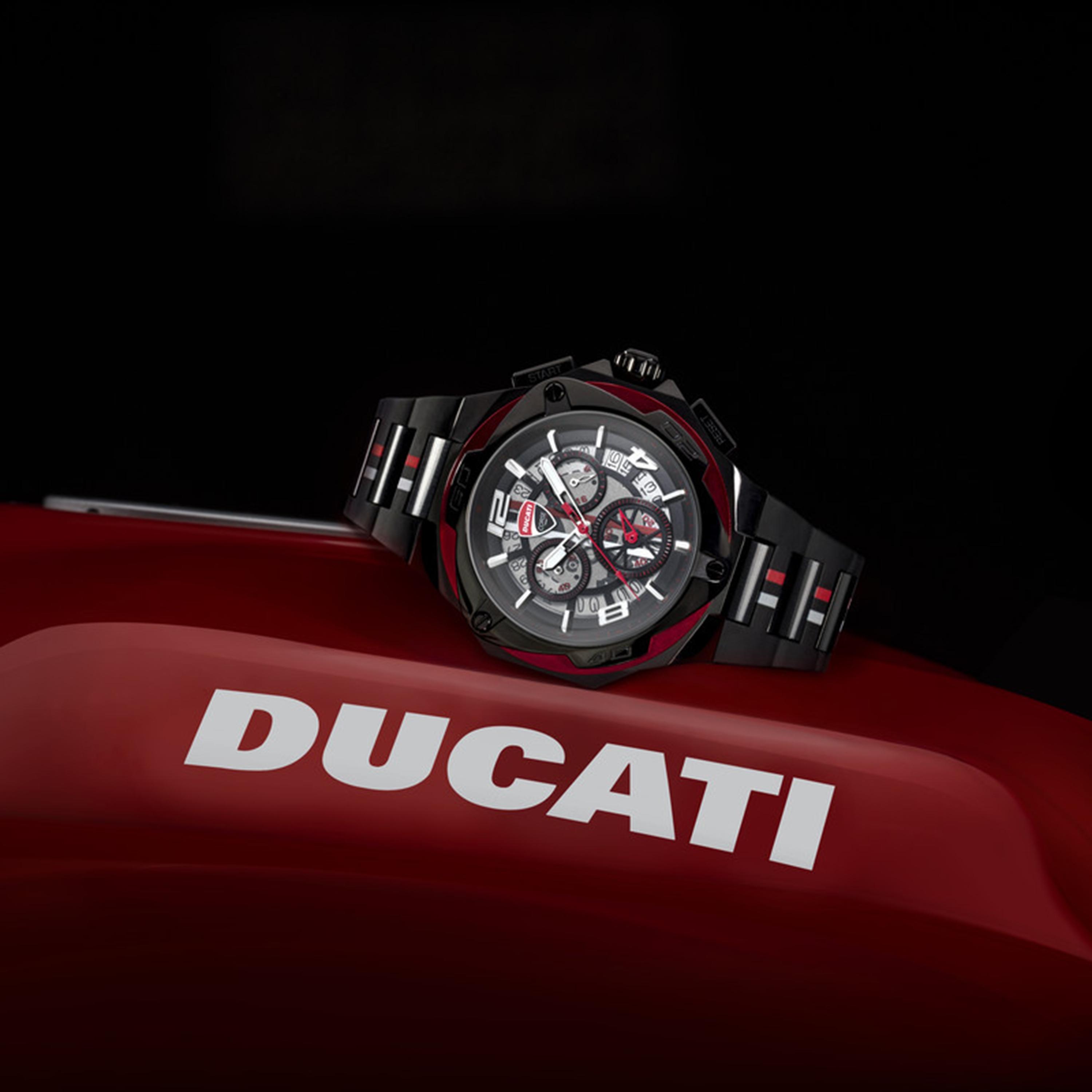 ساعة كرونوغراف من دوكاتي كورس للرجال مع 56 مم بلون اسود من ستانلس ستيل | DTWGO0000308-men-watchesandjewellery-watches-image-4
