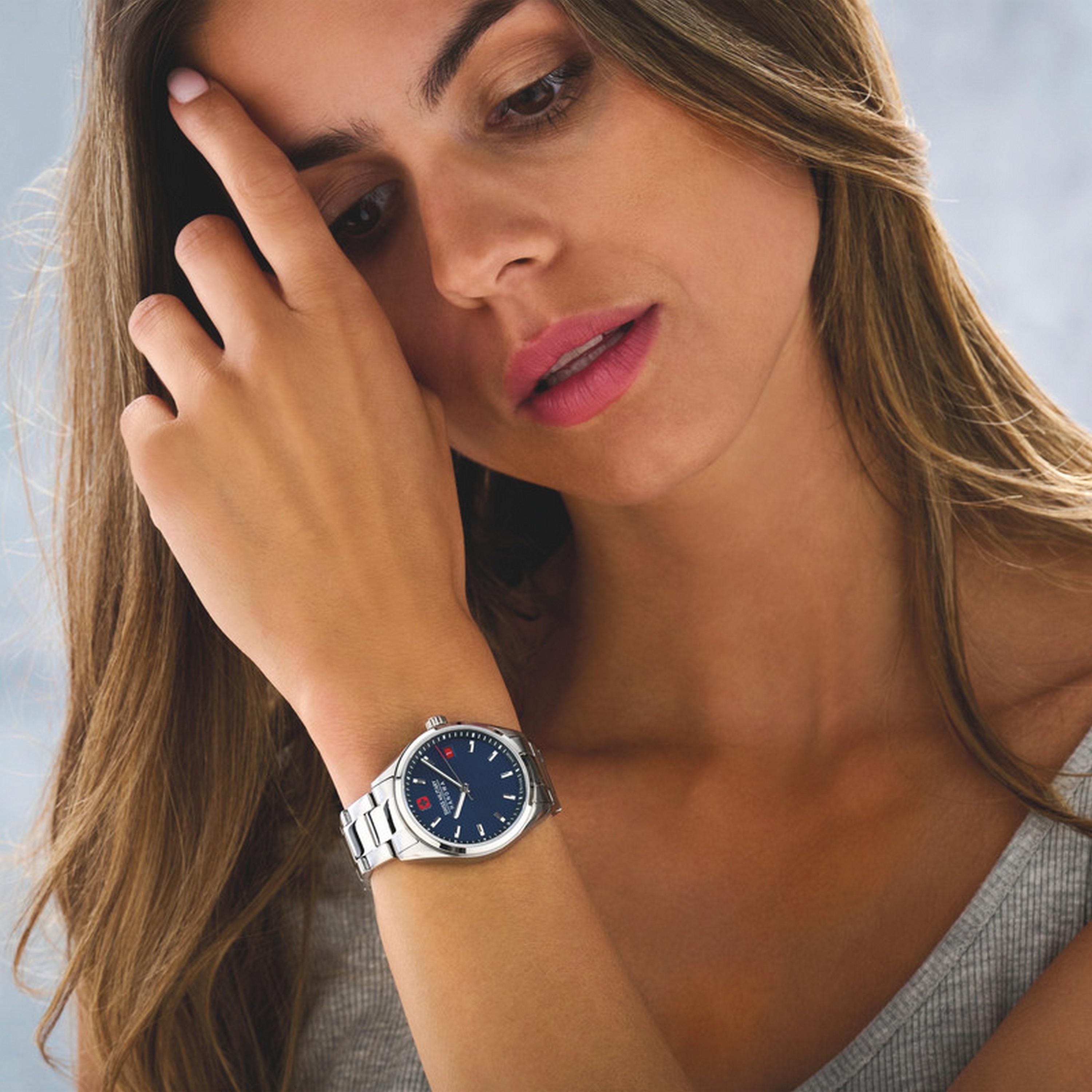 ساعة انالوج من سويس ميليتاري هانوا للنساء مع 35 مم بلون فضي من ستانلس ستيل | SMWLH2200202-women-watchesandjewellery-watches-image-4
