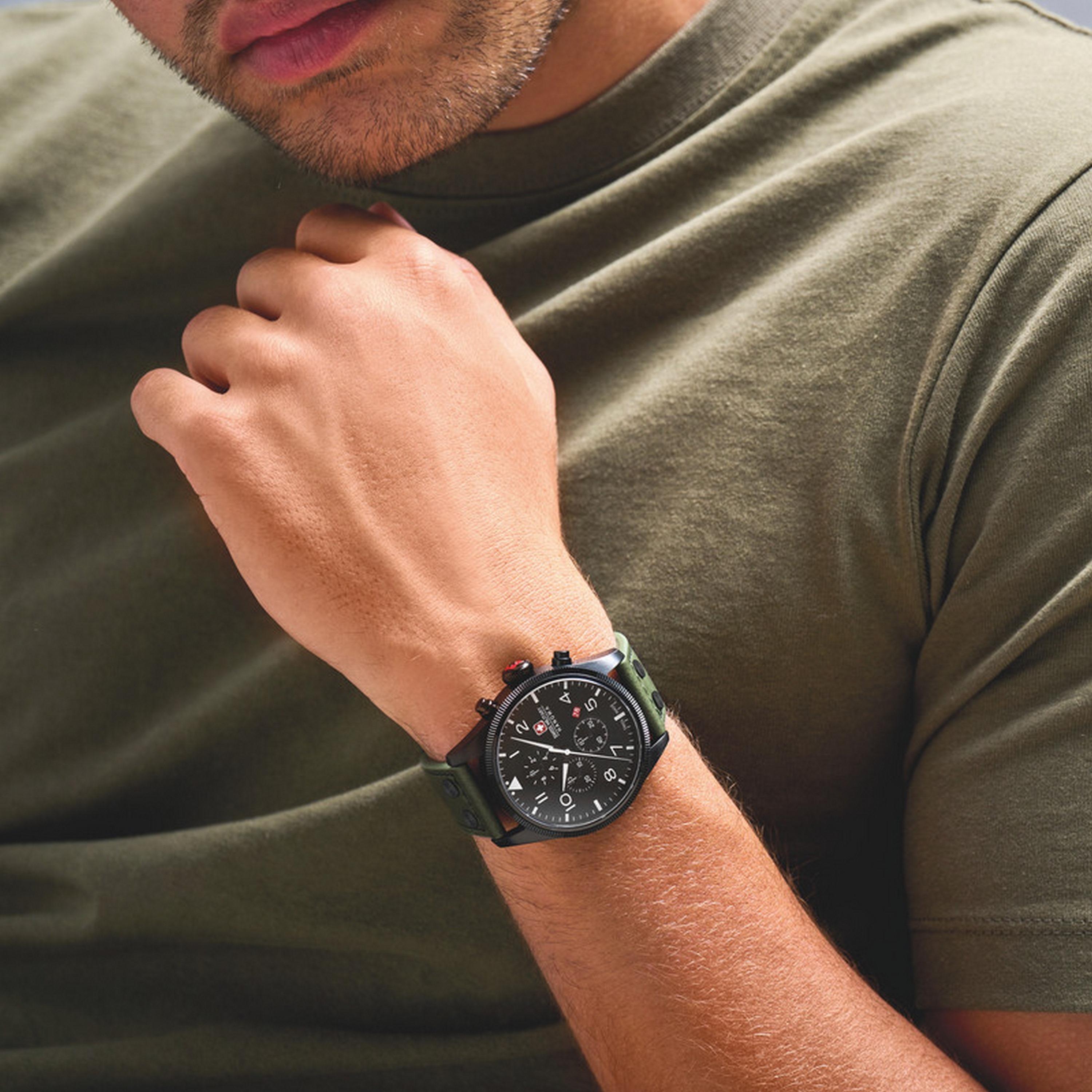 ساعة سويس ميليتاري هانوا للرجال 43 ملم ذات كرونوغراف من الجلد بلون زيتوني | SMWGC0000430-men-watchesandjewellery-watches-image-4