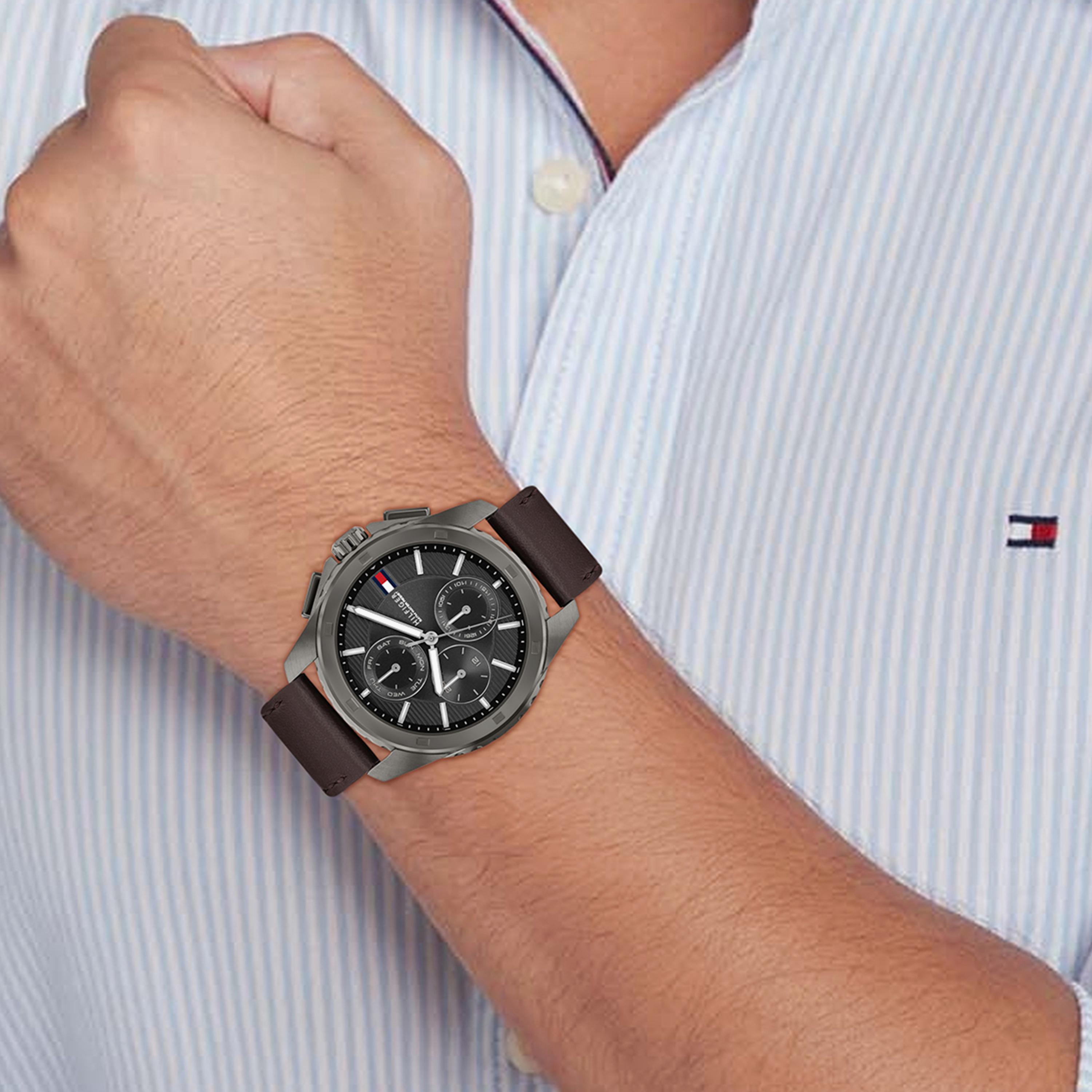 تومي هيلفيغر- ساعة للرجال 44 ملم كرونوغراف بنية من الستانلس ستيل | 1710623-men-watchesandjewellery-watches-image-4