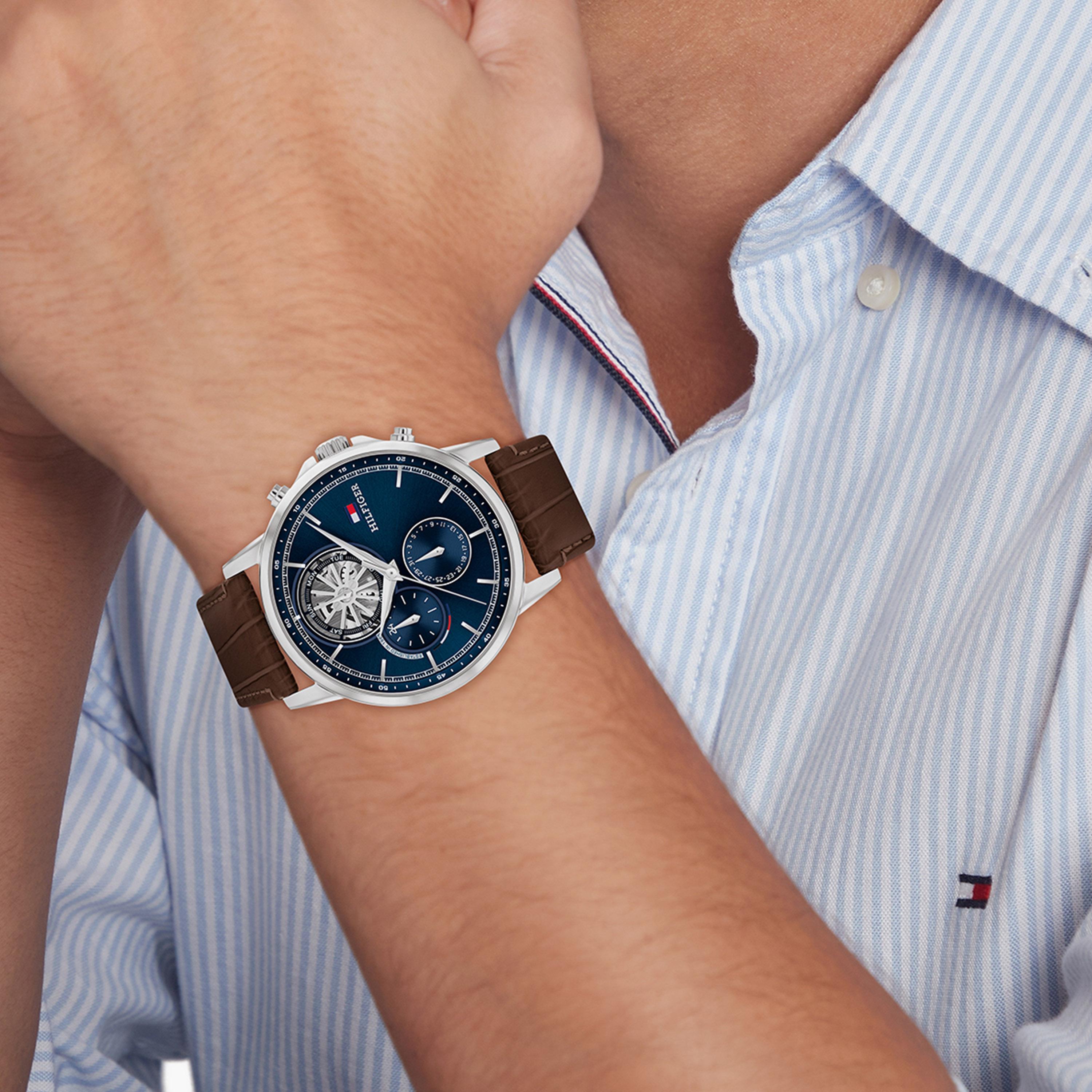 تومي هيلفيغر- ساعة للرجال 44 ملم كرونوغراف بنية من الستانلس ستيل | 1710629-men-watchesandjewellery-watches-image-4