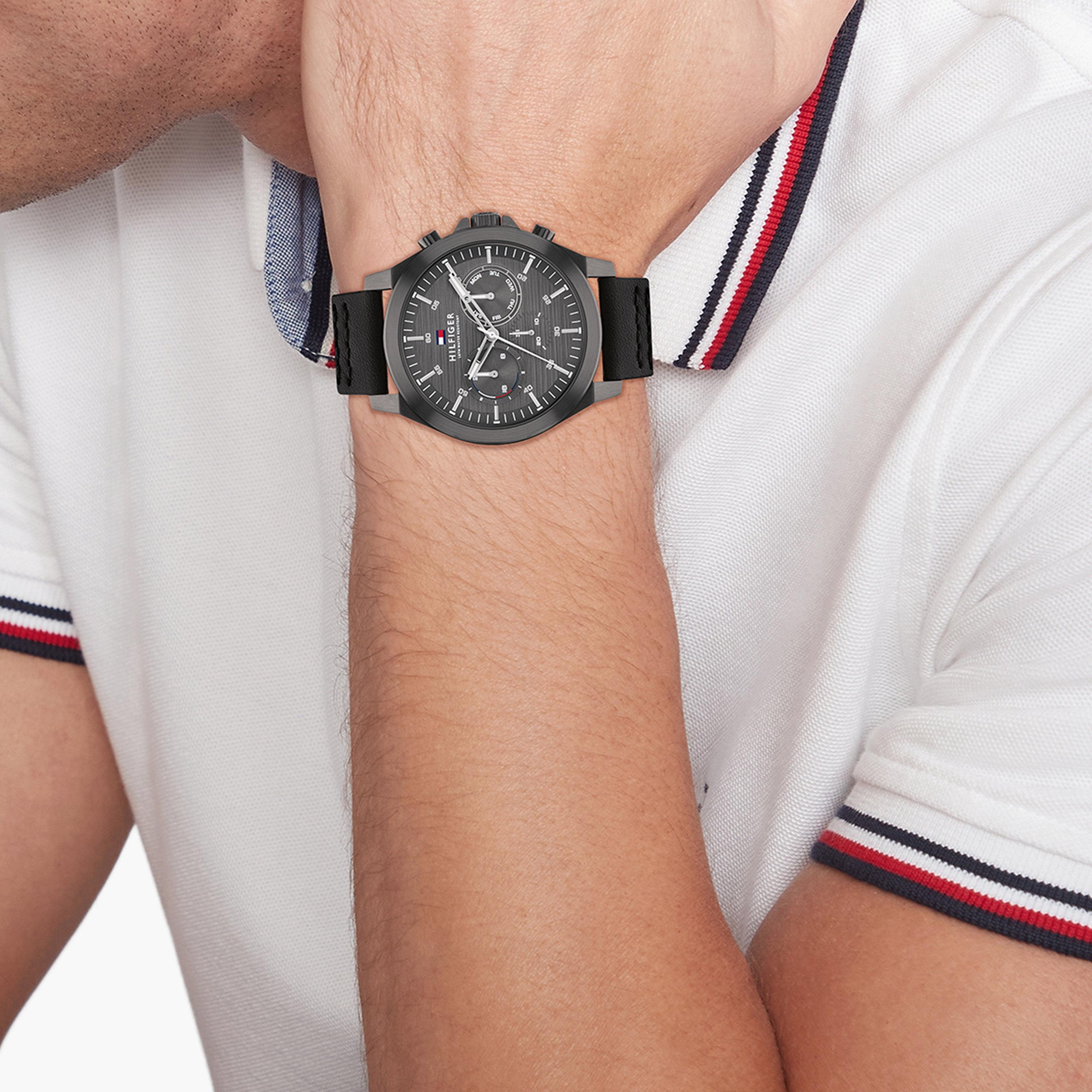 تومي هيلفيغر- ساعة للرجال 46 ملم كرونوغراف سوداء من الستانلس ستيل | 1710634-men-watchesandjewellery-watches-image-4