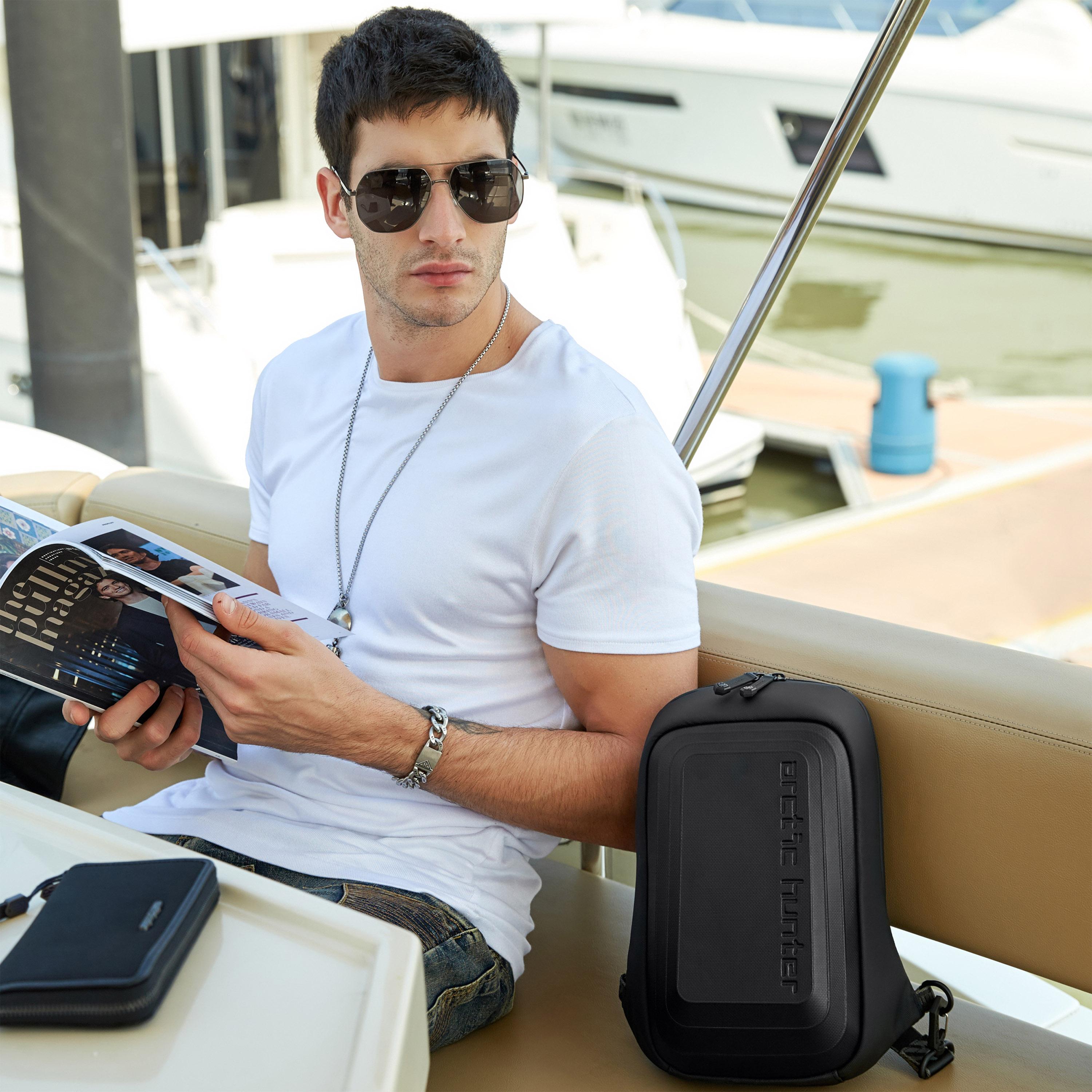 Arctic Hunter Water-Resistant and Anti-Theft Shoulder Bag with Zipper Closure-men-bags-image-6