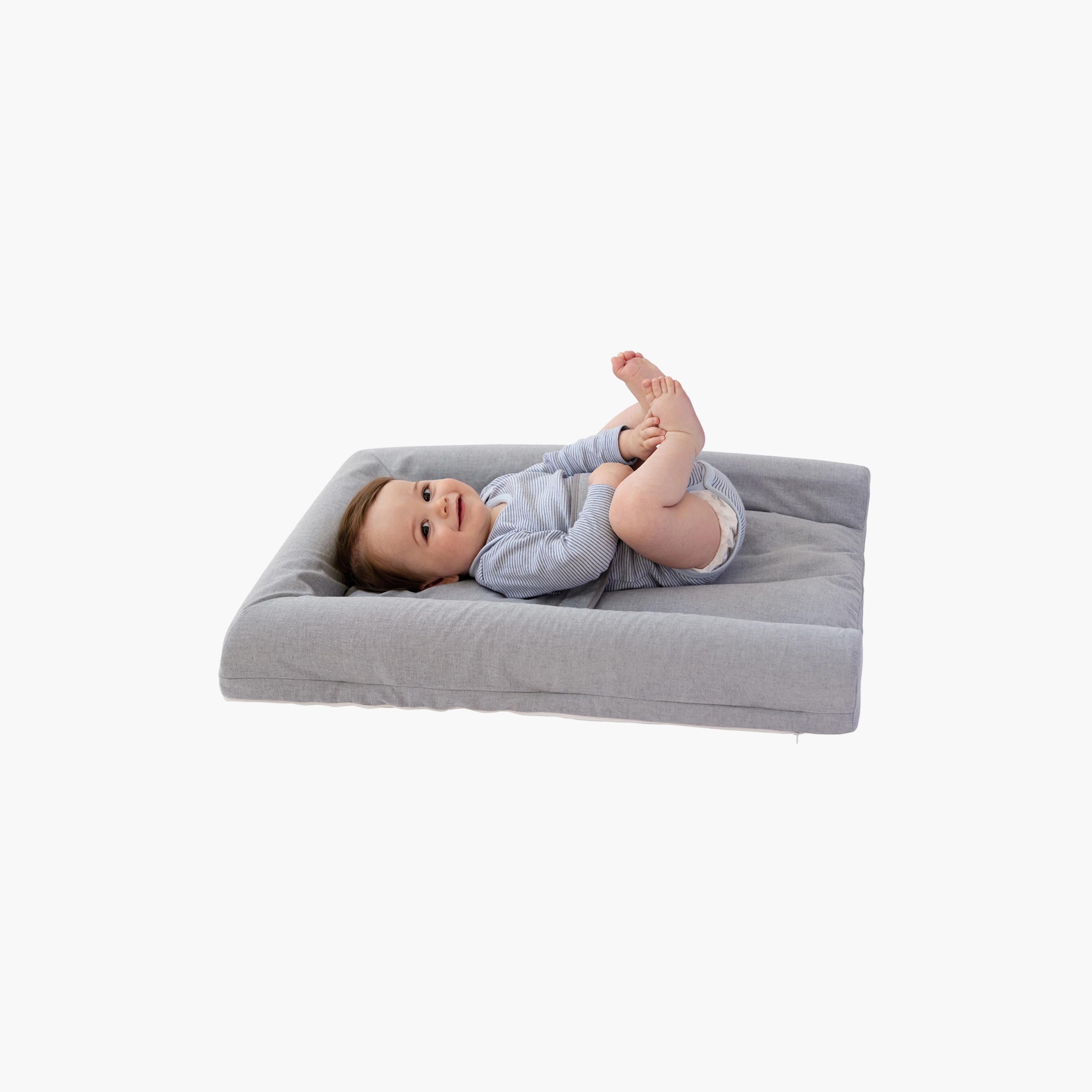 مرتبة مات كومفورت المقاومة للماء لتغيير الحفاضات من كانديد - رمادية-baby-diapering-changingmats-image-2