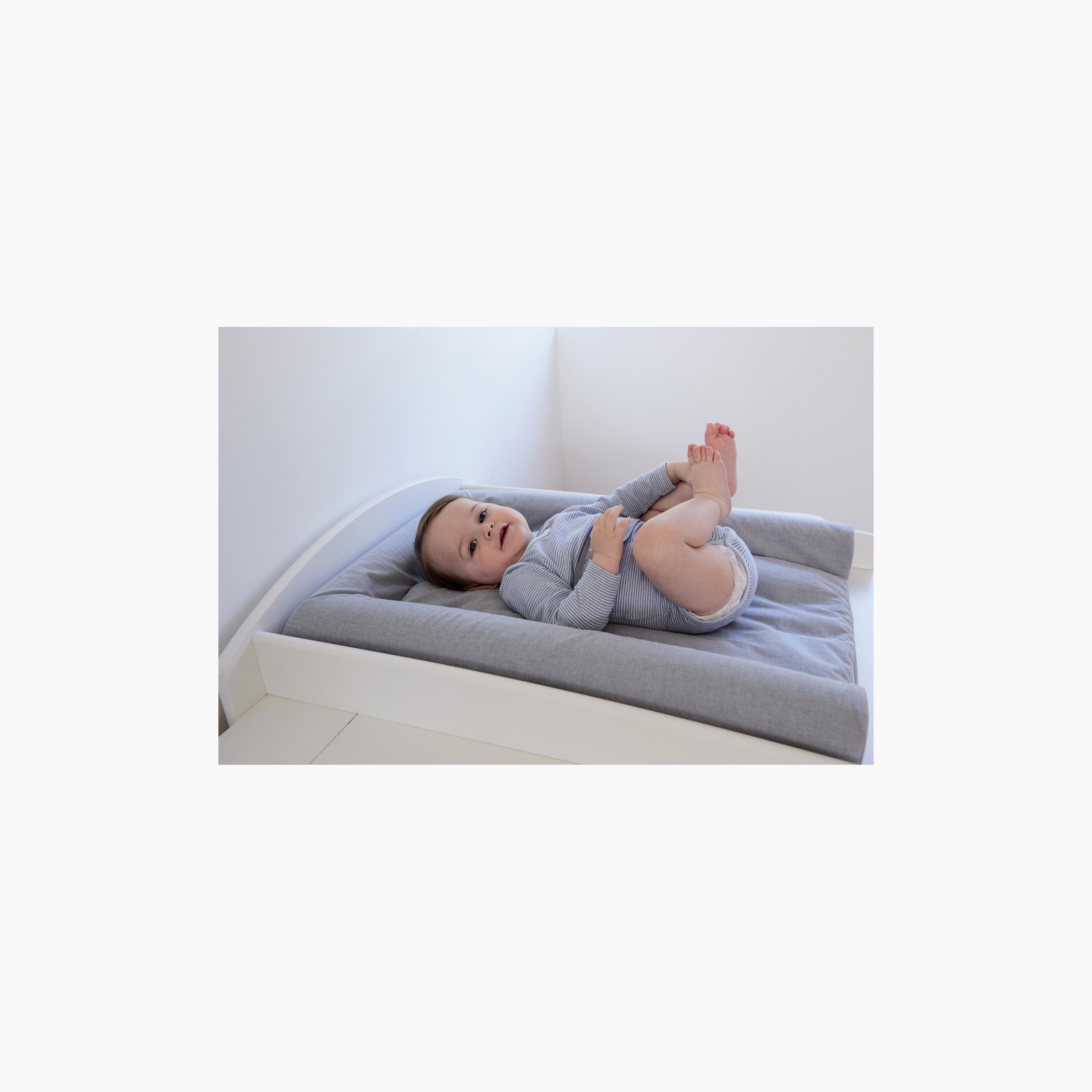مرتبة مات كومفورت المقاومة للماء لتغيير الحفاضات من كانديد - رمادية-baby-diapering-changingmats-image-4