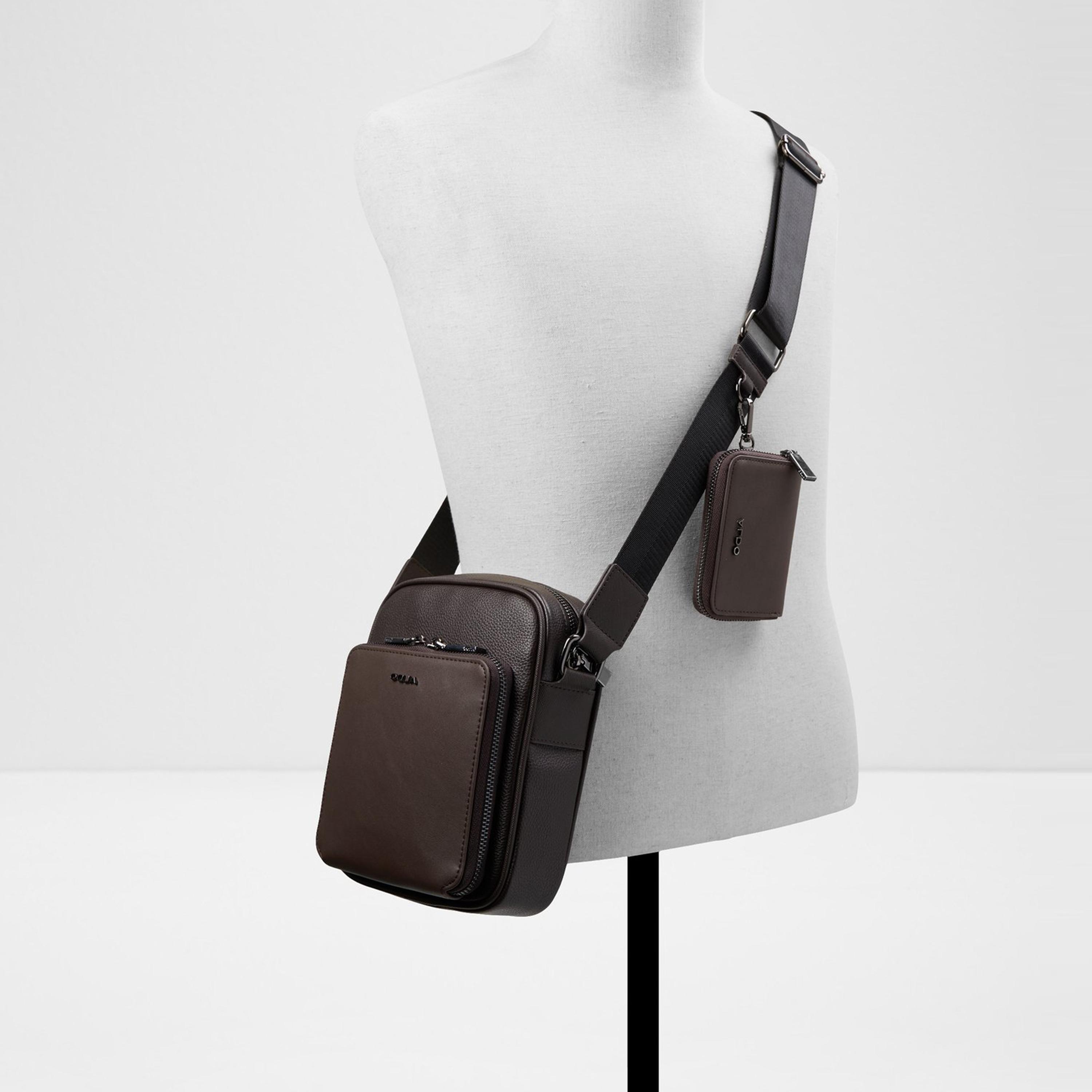 الدو- شنطة كروس ماكسيميلان بمقبض مزخرف بإغلاق بسحاب وحزام قابل للتعديل-men-bags-image-4