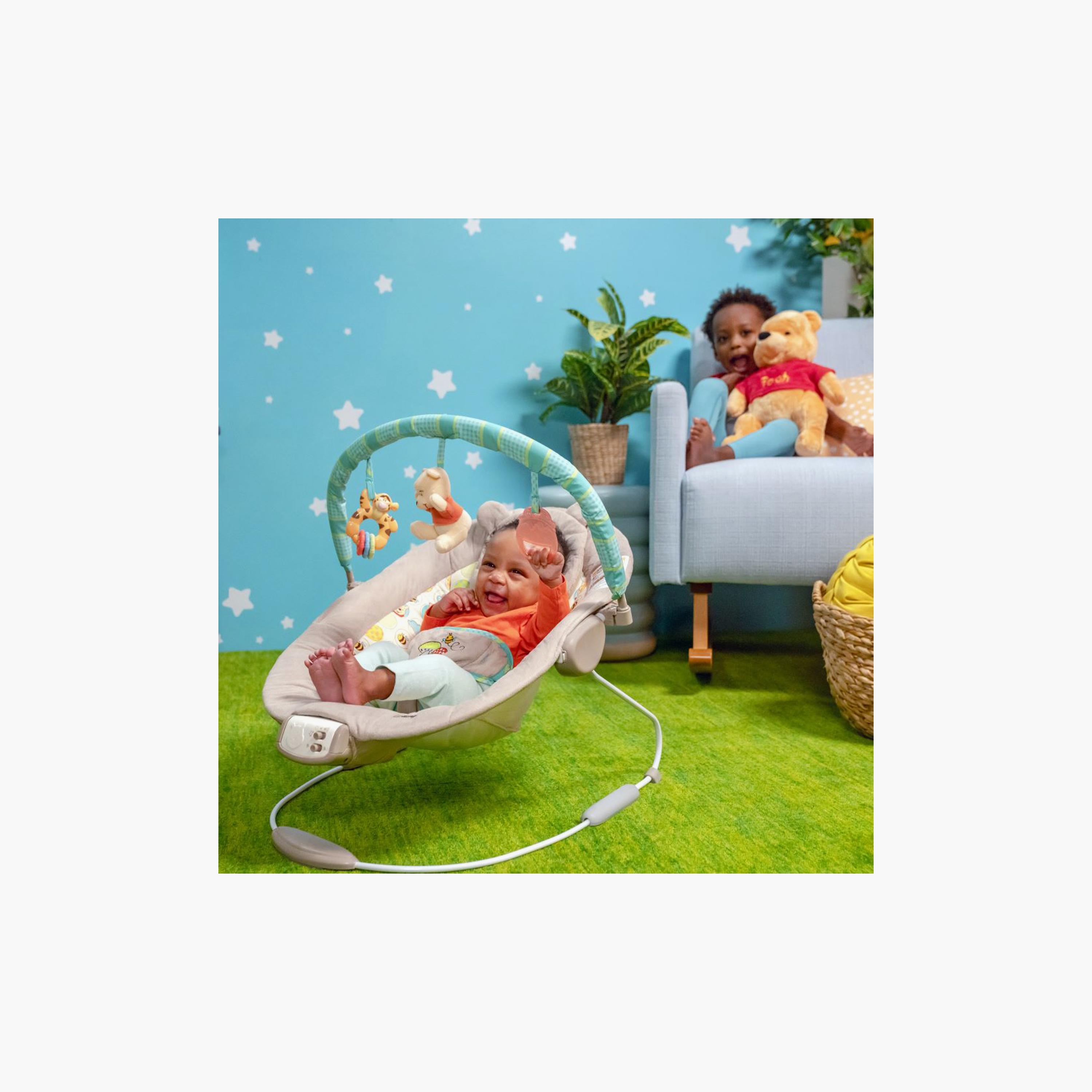 كرسي هزاز للأطفال ديزني ويني ذا بوه من برايت ستارتس - دوتس آند هاني بوتس-baby-infantactivity-bouncers-image-3