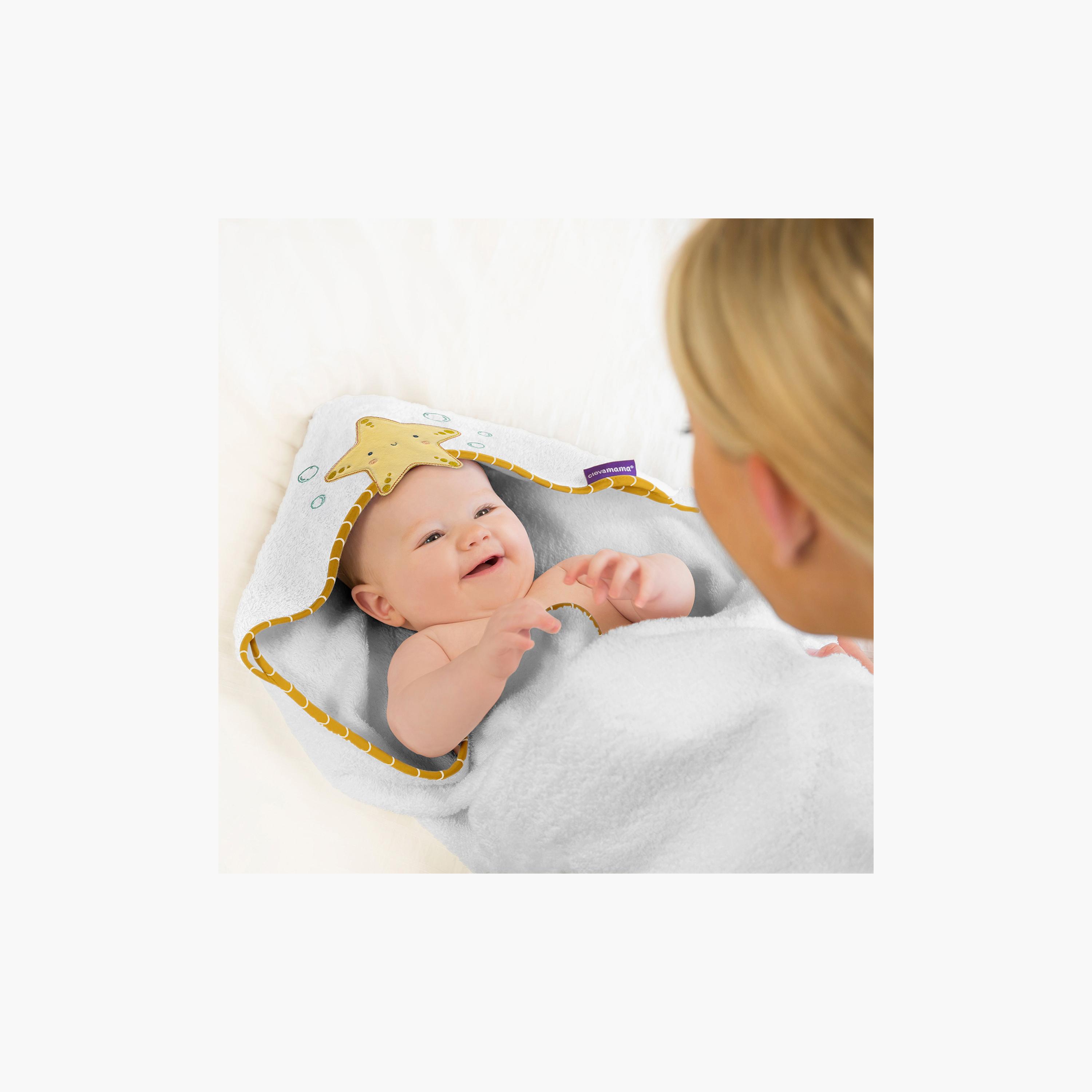 منشفة حمام للأطفال مريلة من الخيزران من كليفاماما - الأبيض والعسل-baby-bathandcare-towels-image-2