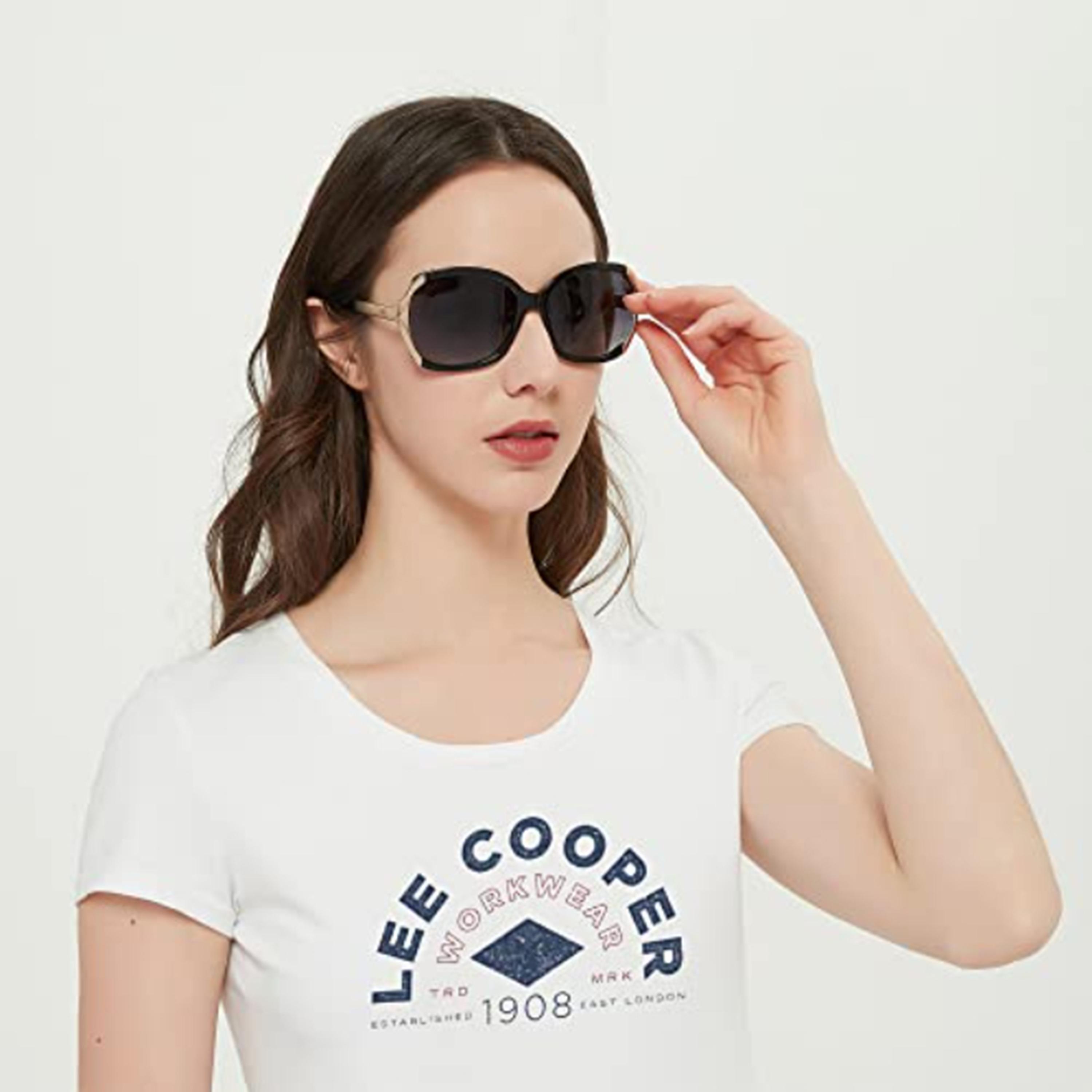 لي كوبر- نظارة شمسية مستقطبة 59 مم رمادية مستديرة وبيضاوية - LC1027C03-women-sunglasses-image-4