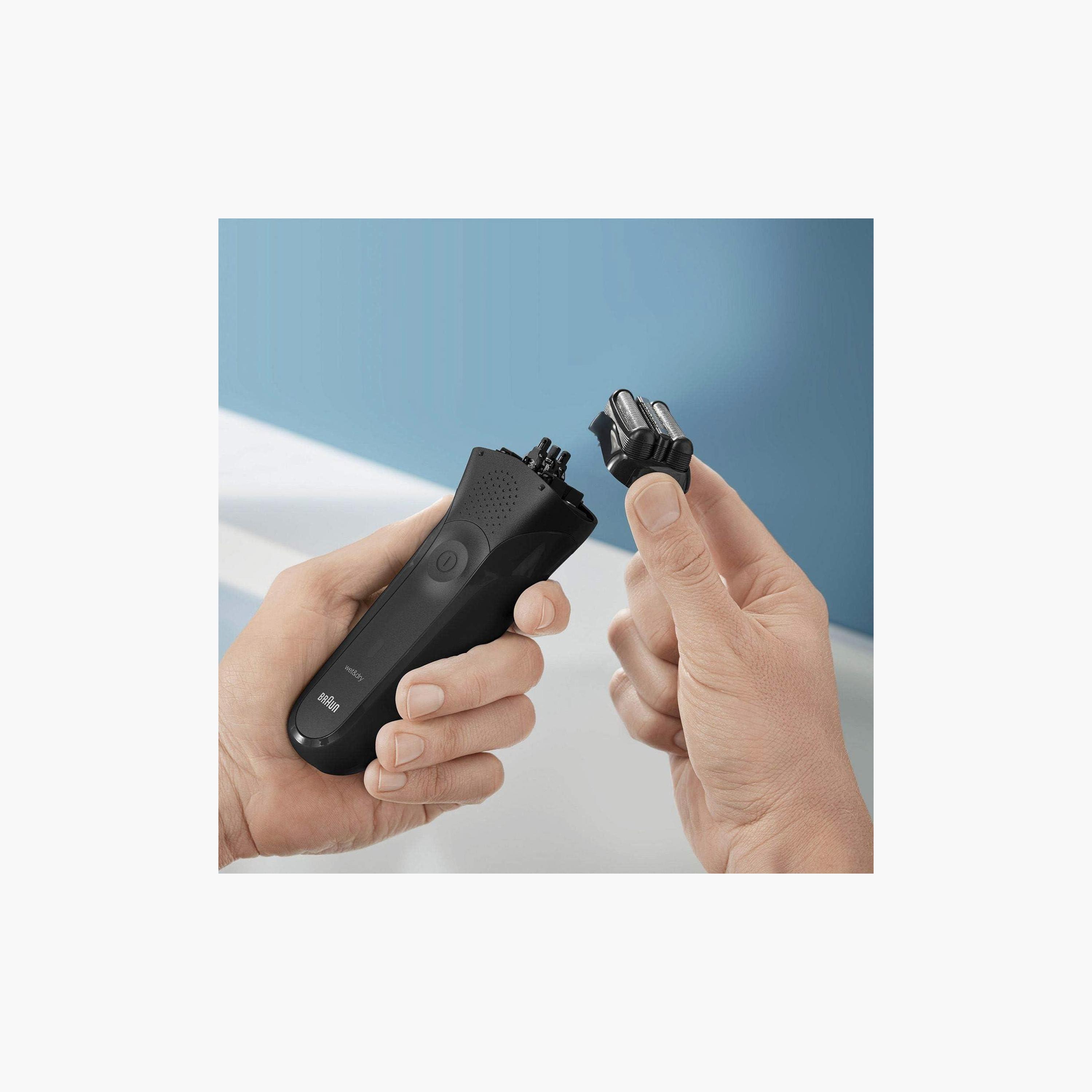 ماكينة حلاقة كهربائية قابلة لإعادة الشحن من سلسلة 3 300S باللون الأسود من براون | SHAVER300S-beautyandpersonalcare-mens-shaving-image-4
