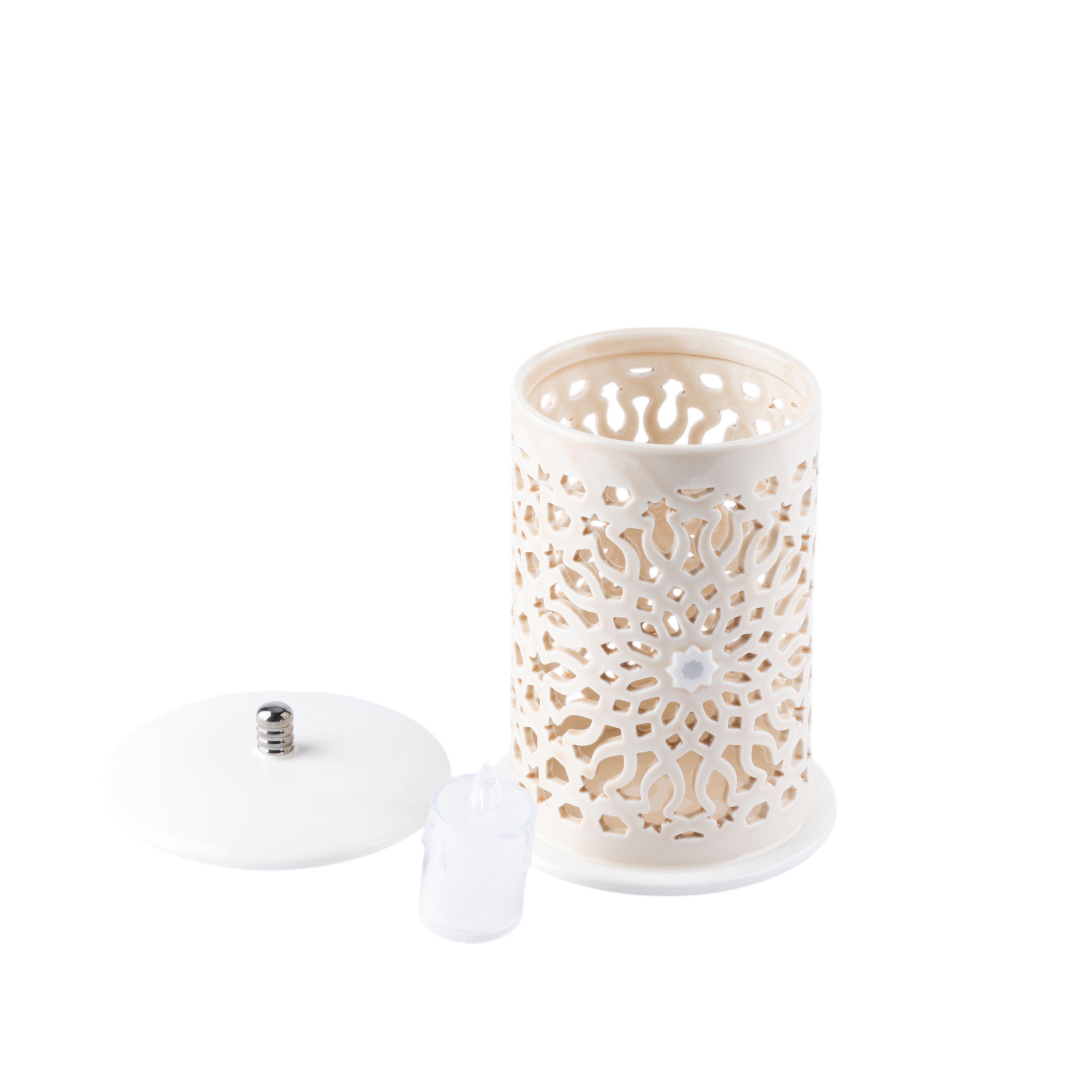 حامل شموع إلكتروني بورسلان مزخرف بتفاصيل مفرغة من أوتانتك أصالة - 22 سم-household-decor-candleholdersandlanterns-image-3