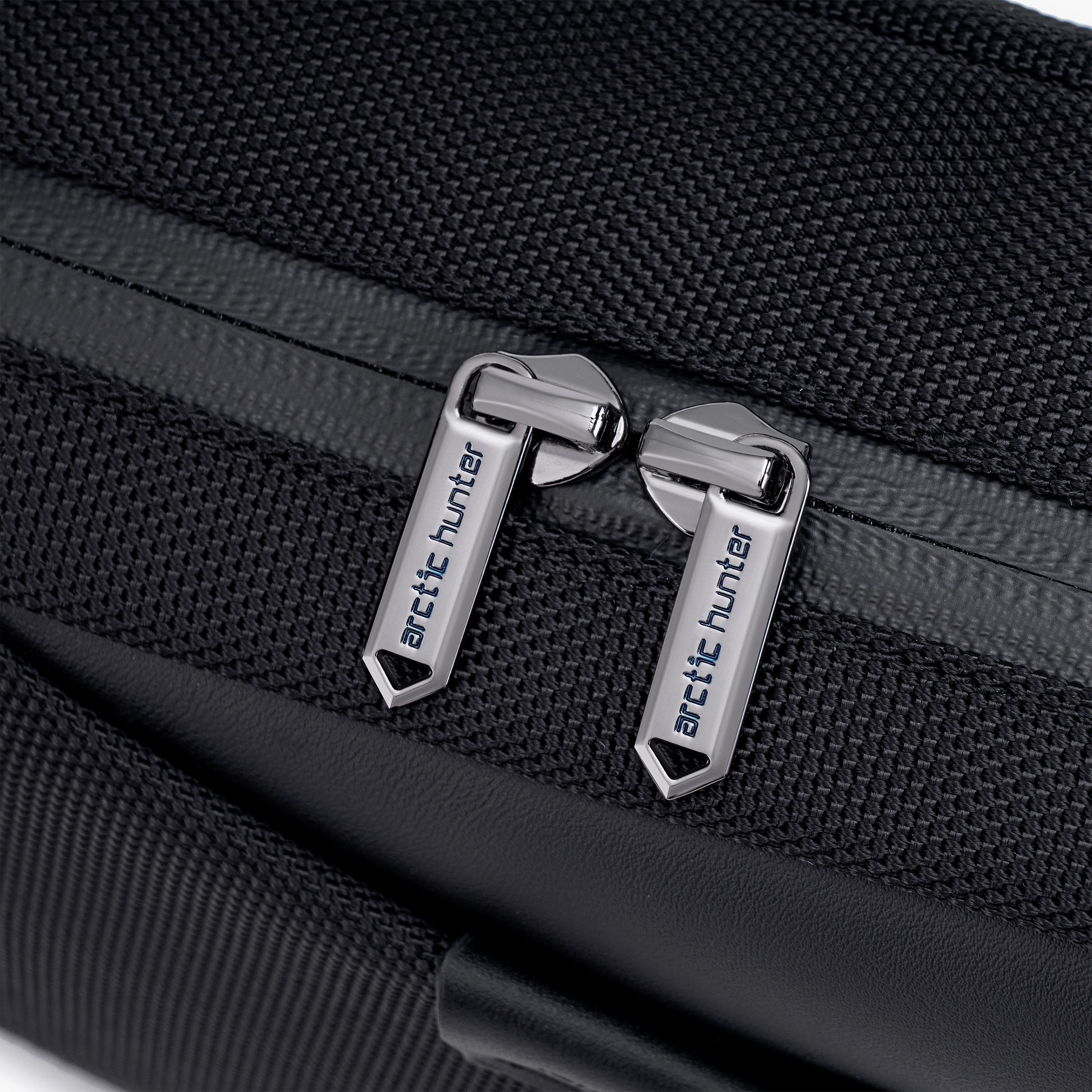 أركتيك هانتر-  شنطة يد بمقبض عادي مع سحاب للإغلاق-travel-accessories-image-6