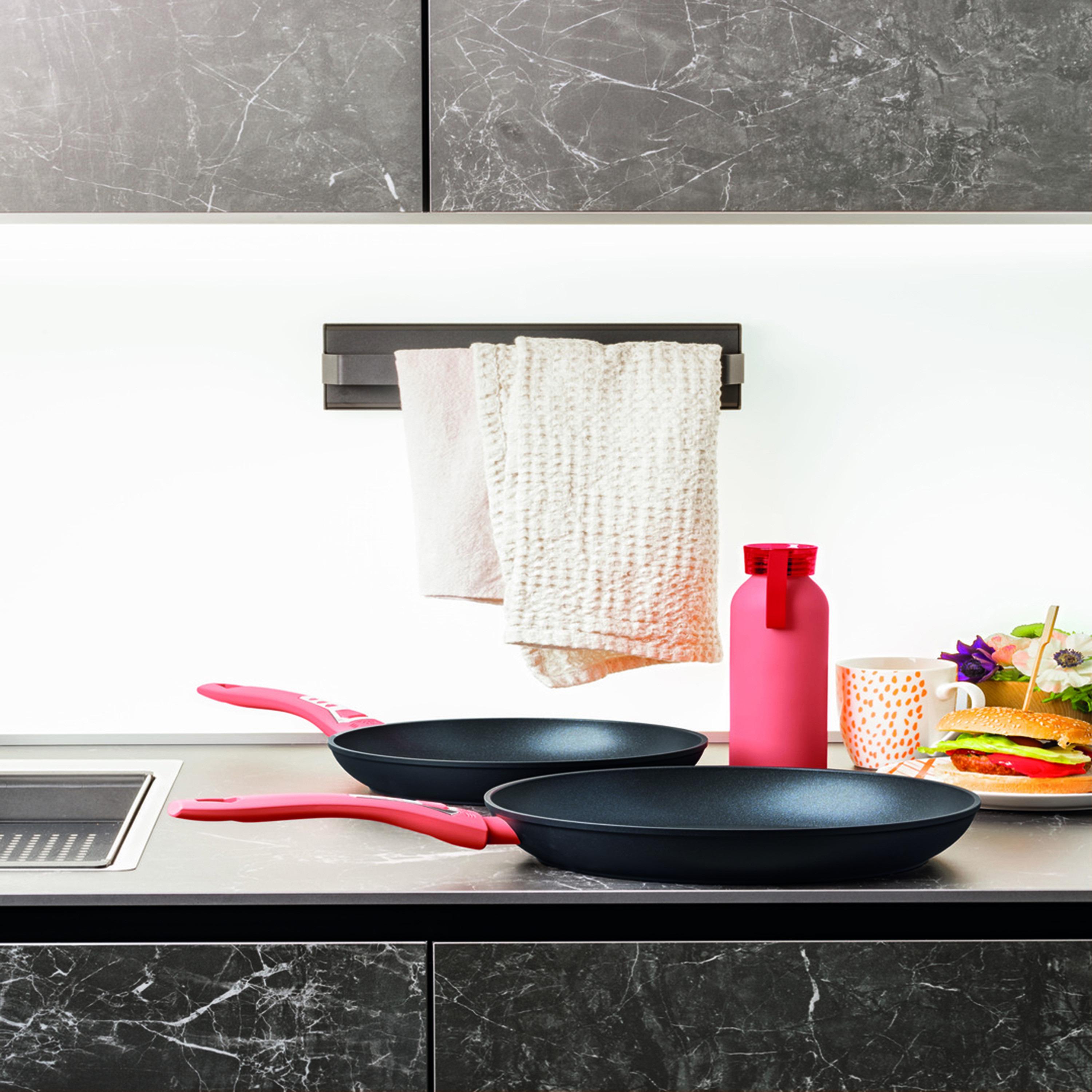 طقم مقلاة من الألمنيوم المطروق قطعتين مع قارورة من طوجنانا-household-kitchen-cookware-cookwareandsets-image-2