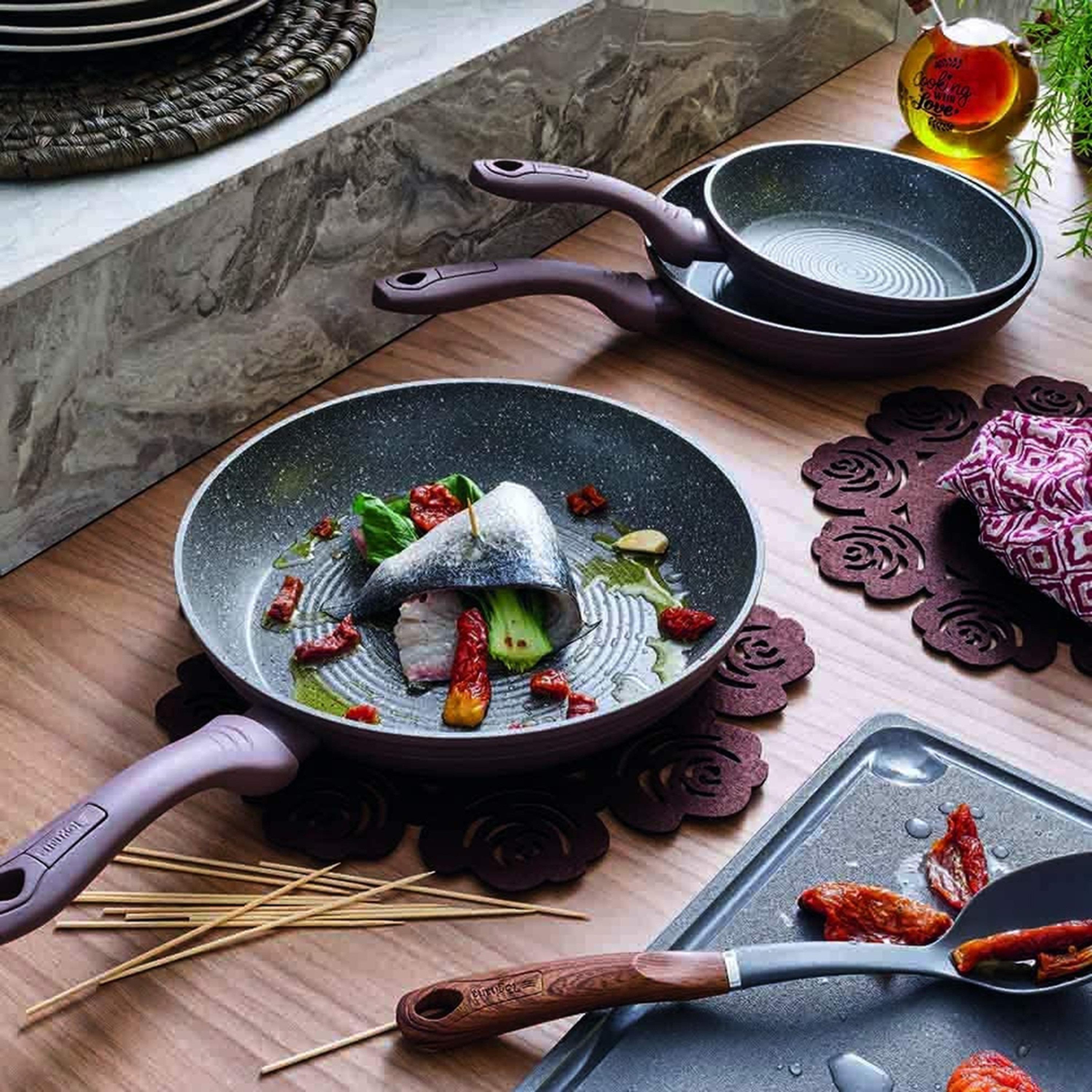 طقم مقلاة ألومنيوم 3 قطع مع 2 واقي حماية للمقلاة من توجنانا-household-kitchen-cookware-cookwareandsets-image-2