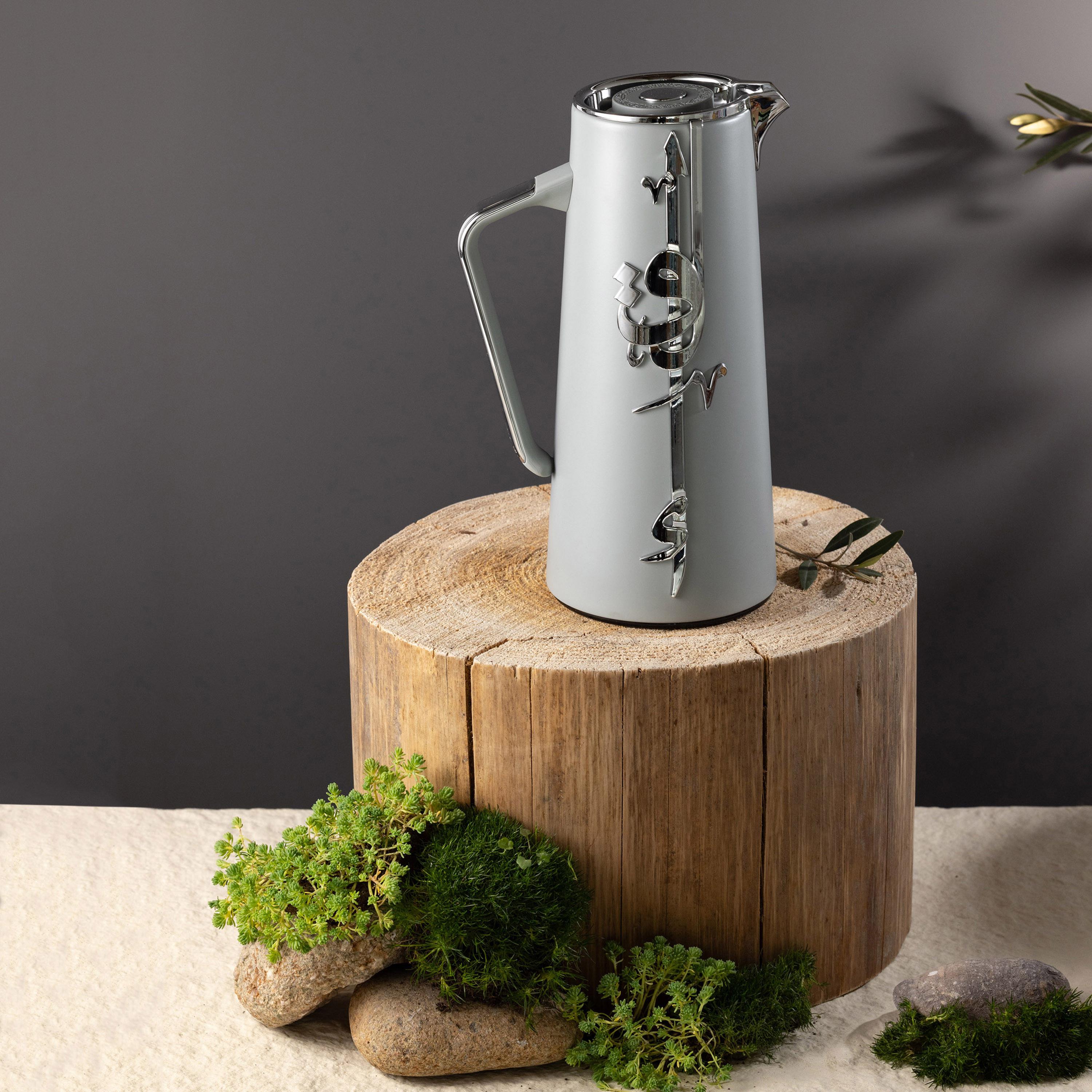 Lqaa Calligraphy Detail Vacuum Flask - 1 L-household-dining-teaandcoffee-vacuumflaskscoffeeandteapots-image-2