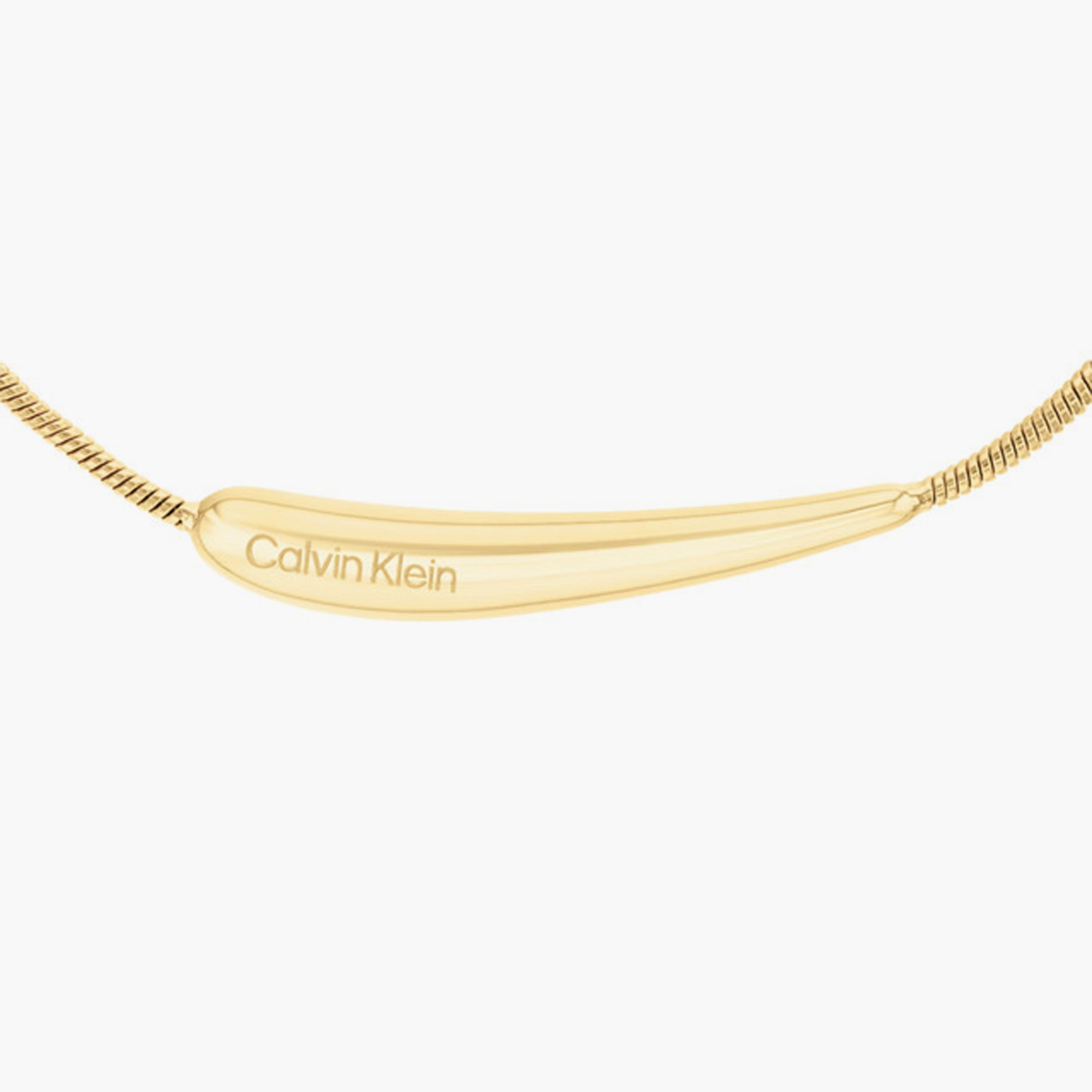 كالفين كلين-  قلادة نسائية ستانلس ستيل ذهبية منقوشة-women-watchesandjewellery-jewellery-necklacesandpendants-image-2