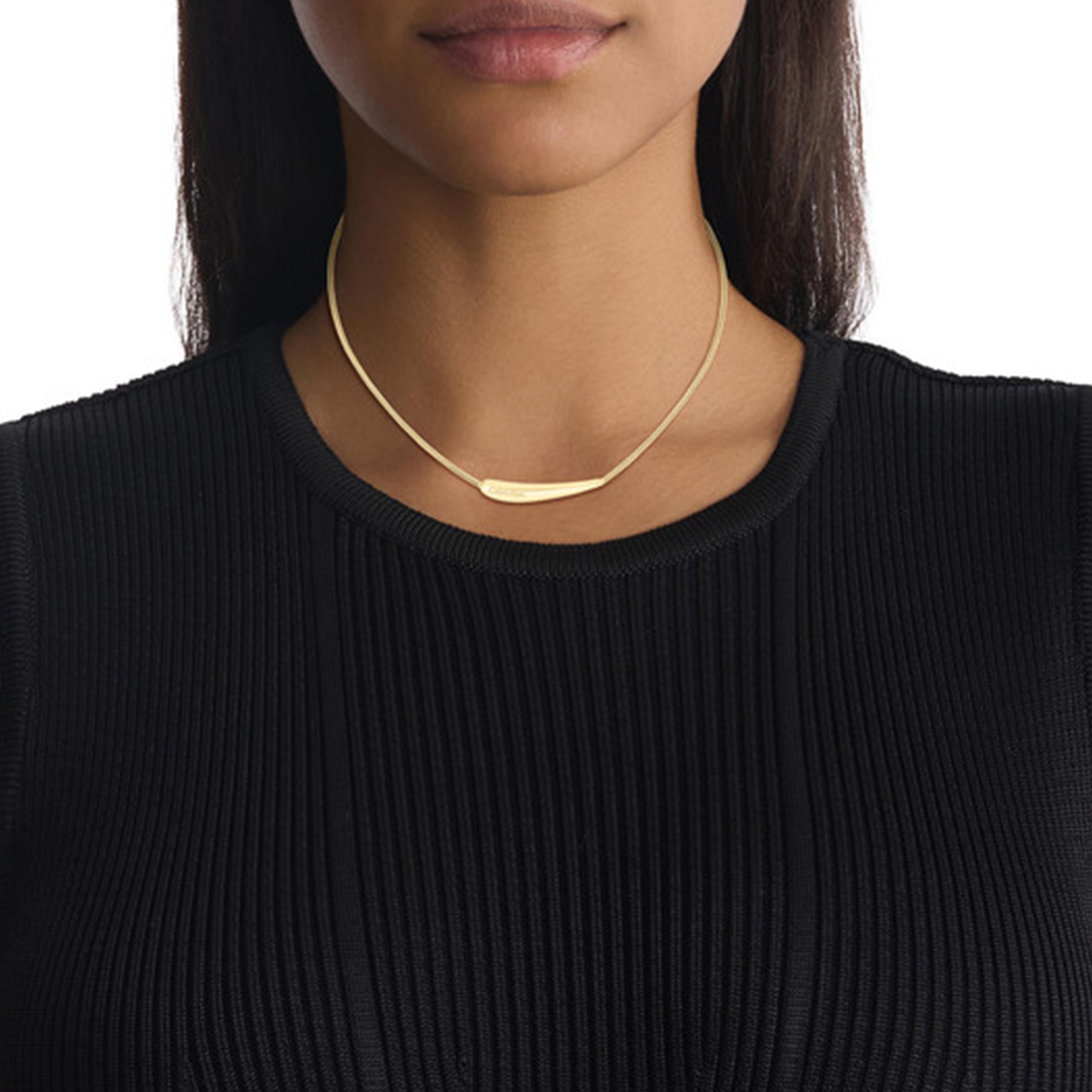 كالفين كلين-  قلادة نسائية ستانلس ستيل ذهبية منقوشة-women-watchesandjewellery-jewellery-necklacesandpendants-image-3