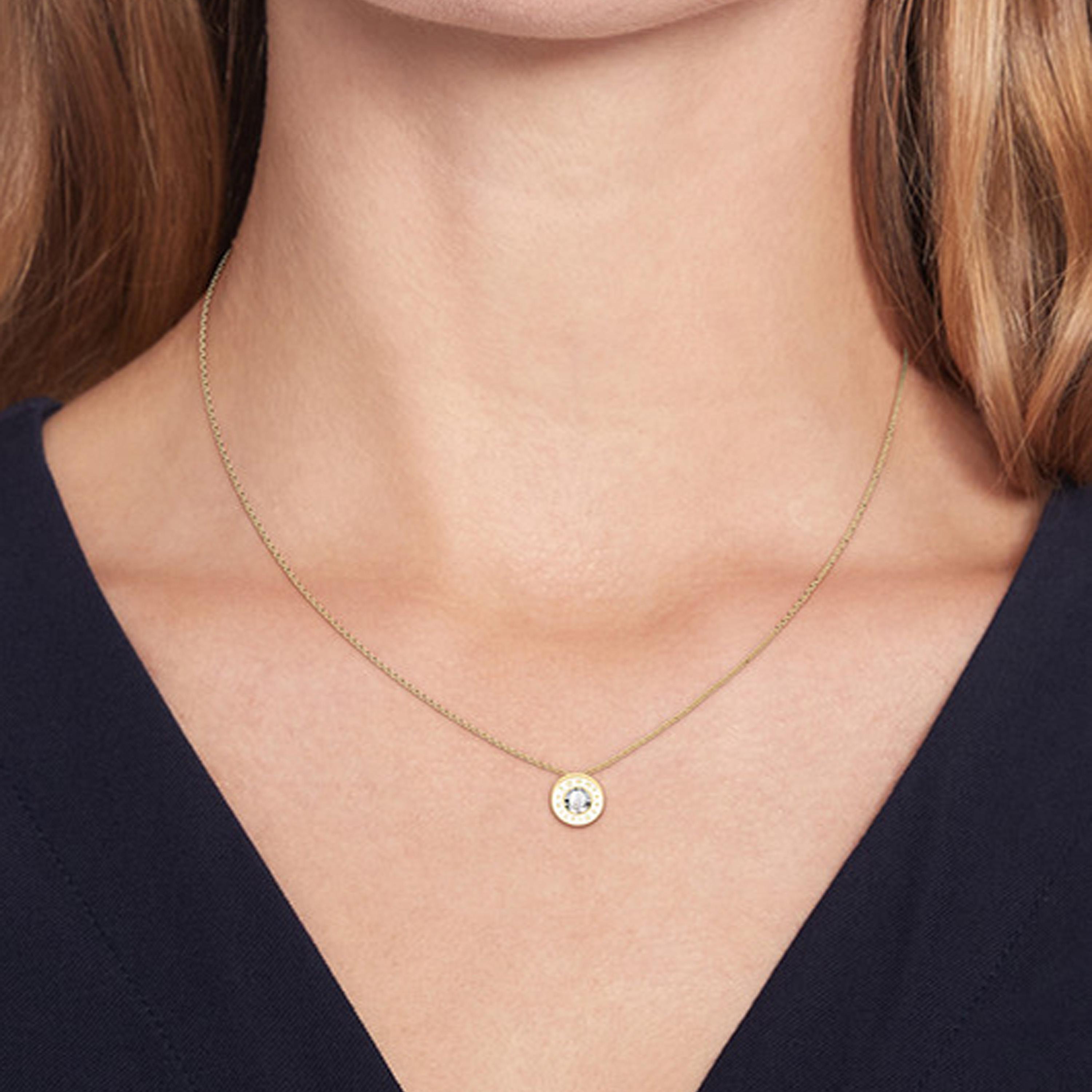 تومي هيلفيغر-  قلادة نسائية ستانلس ستيل ذهبية منقوشة-women-watchesandjewellery-jewellery-necklacesandpendants-image-2