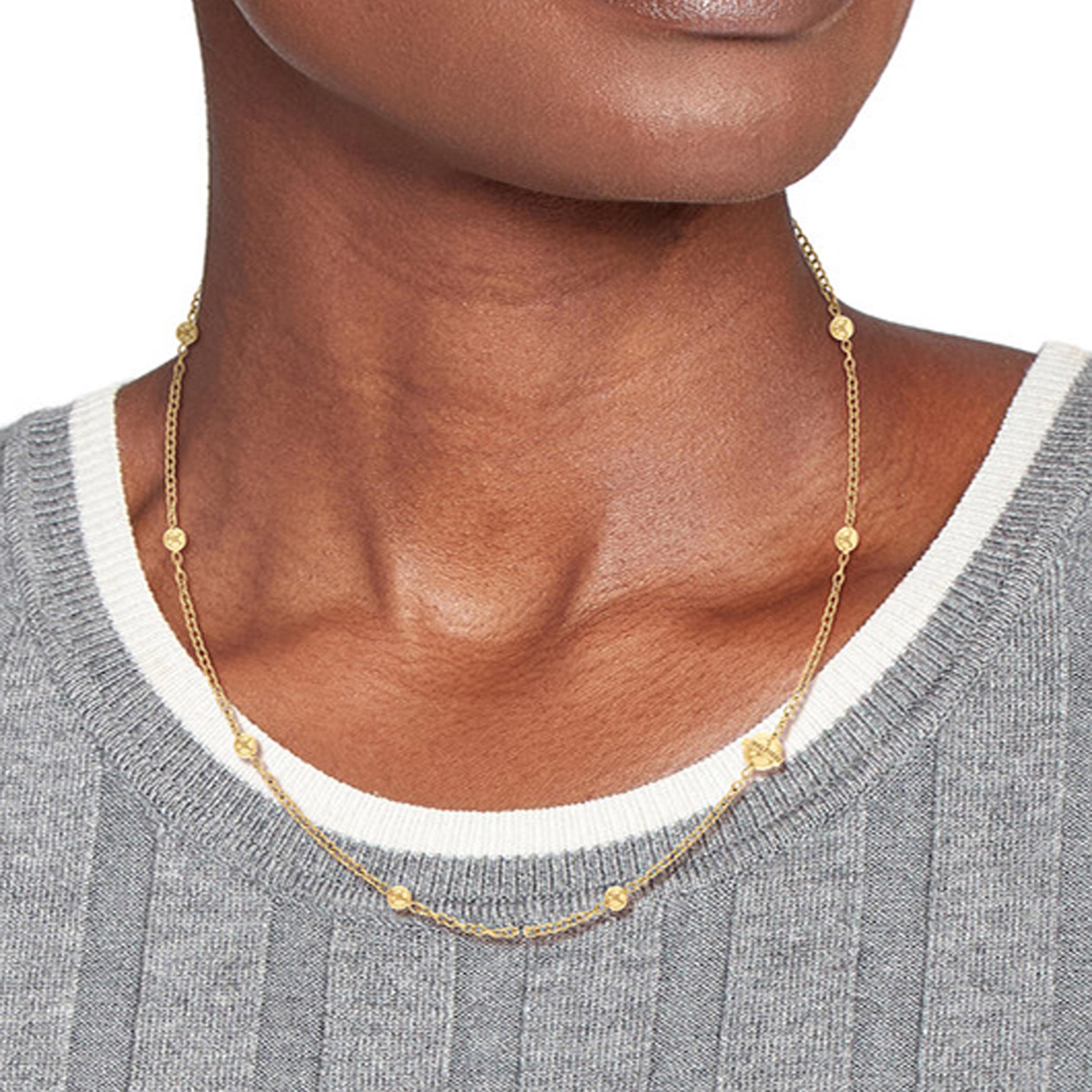 تومي هيلفيغر-  قلادة نسائية ستانلس ستيل ذهبية منقوشة-women-watchesandjewellery-jewellery-necklacesandpendants-image-2