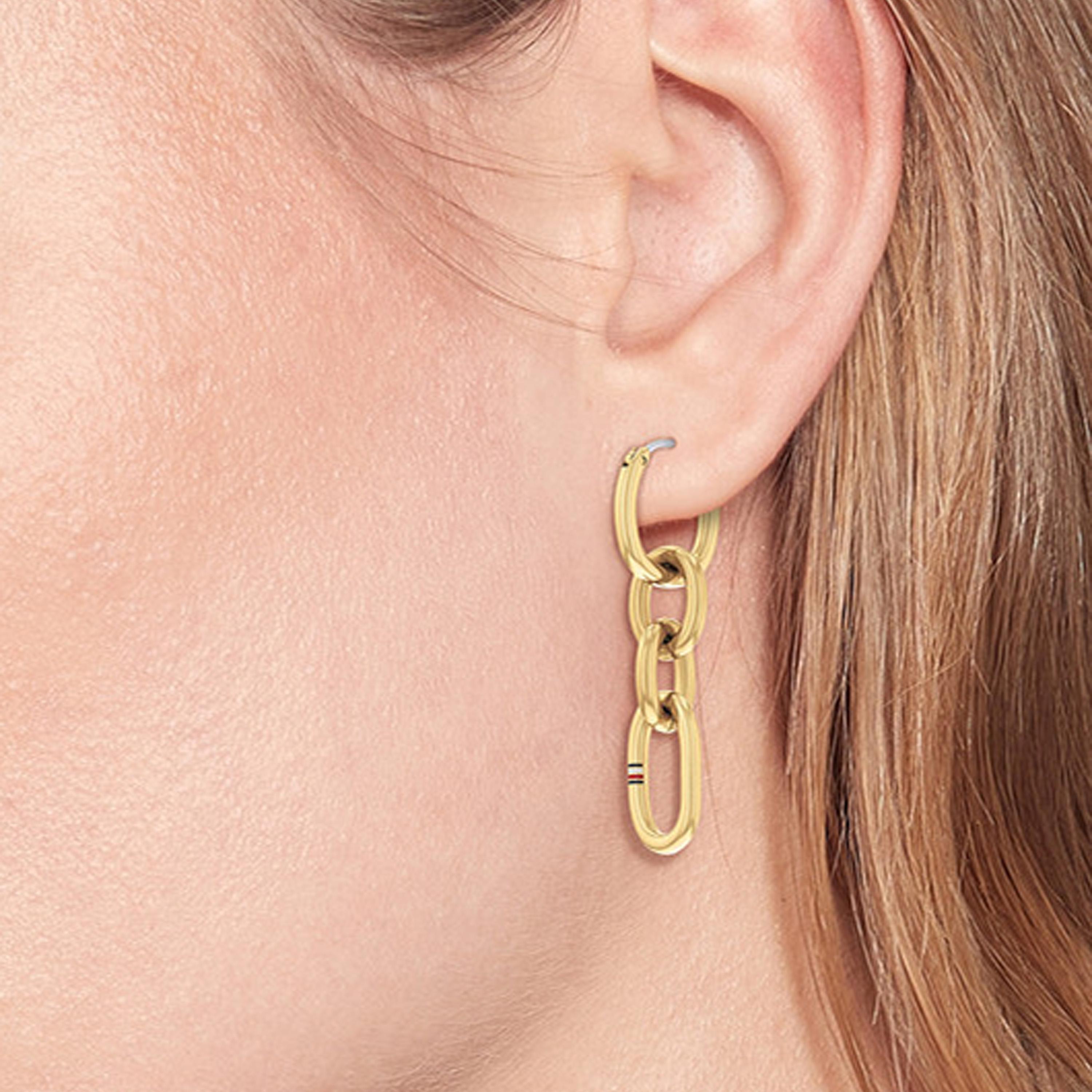 تومي هيلفيغر-  أقراط نسائية ستانلس ستيل ذهبية منقوشة-women-watchesandjewellery-jewellery-earrings-image-2