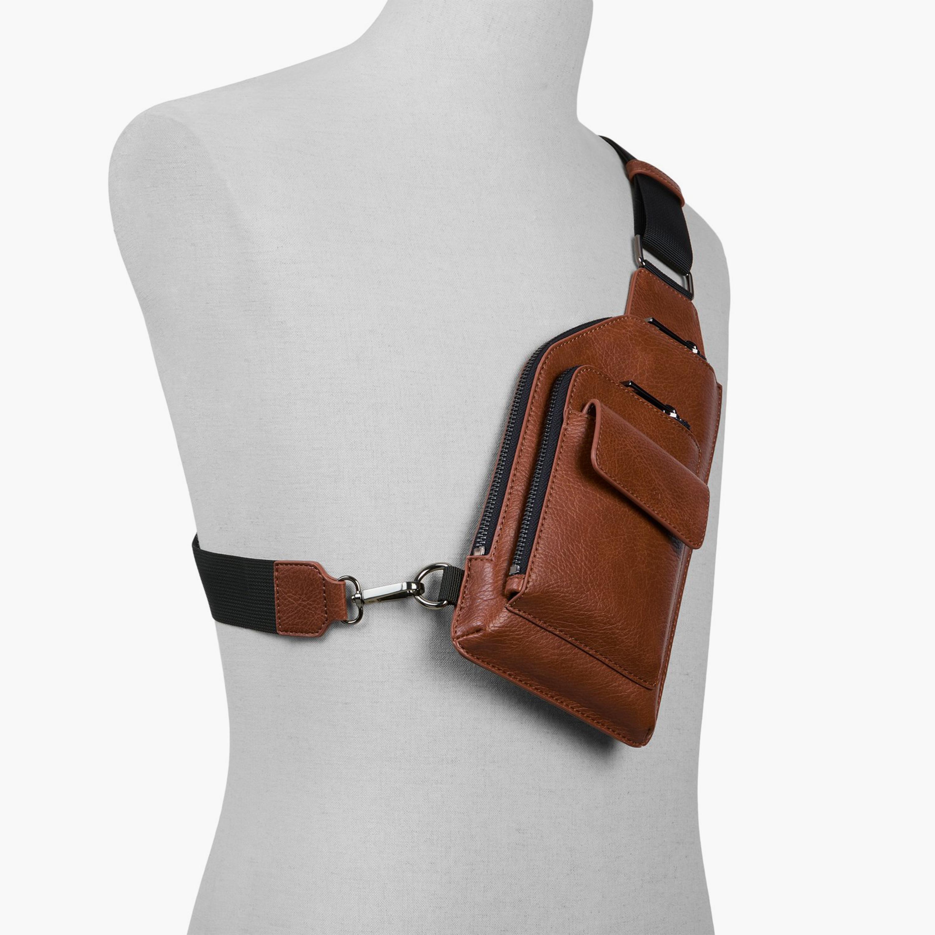 كول ات سبرينغ- شنطة كروس كابيتول سادة مع سحاب إغلاق وحزام قابل للتعديل-men-bags-image-8