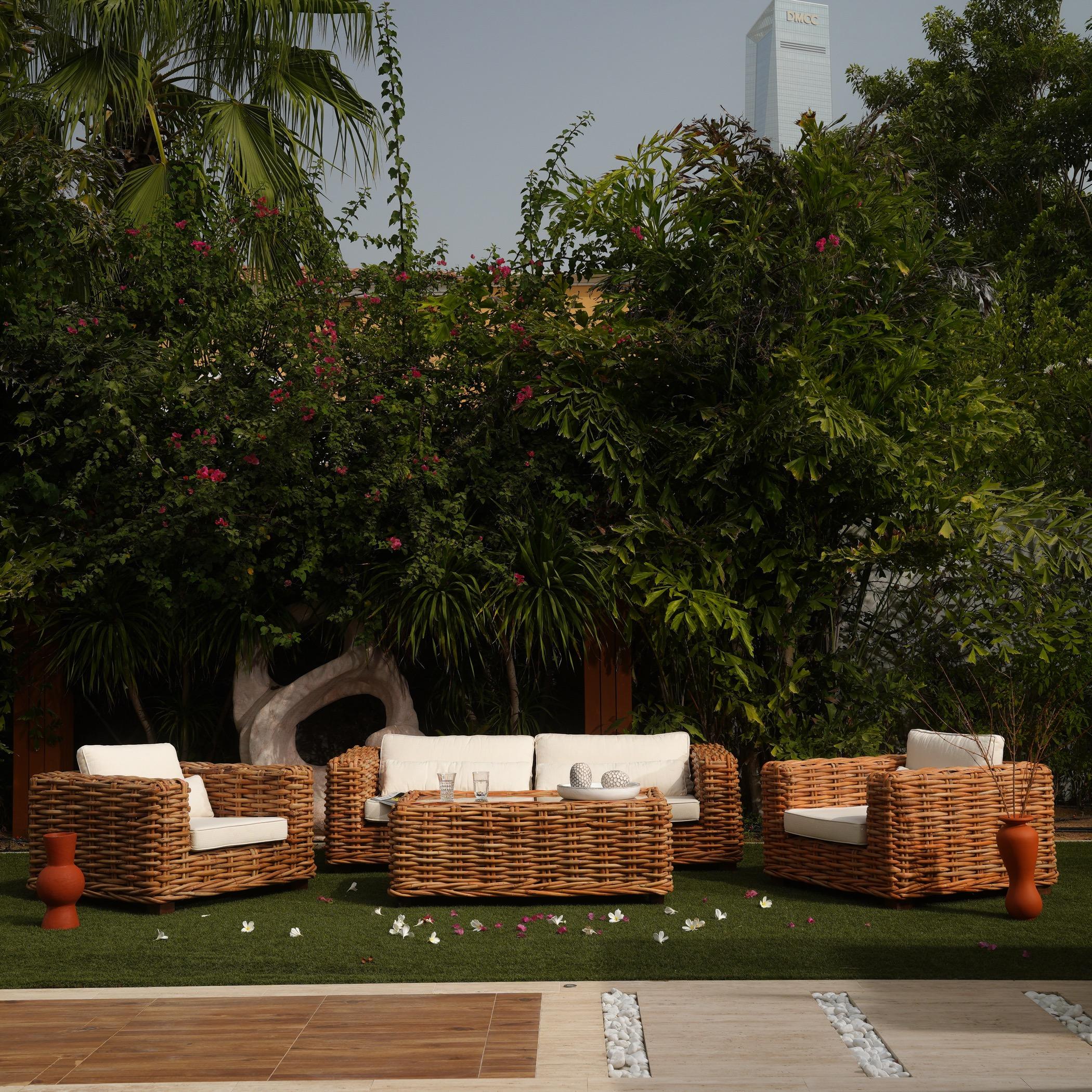 Saint Tropez 4-Seater Outdoor Lounge Set with Table