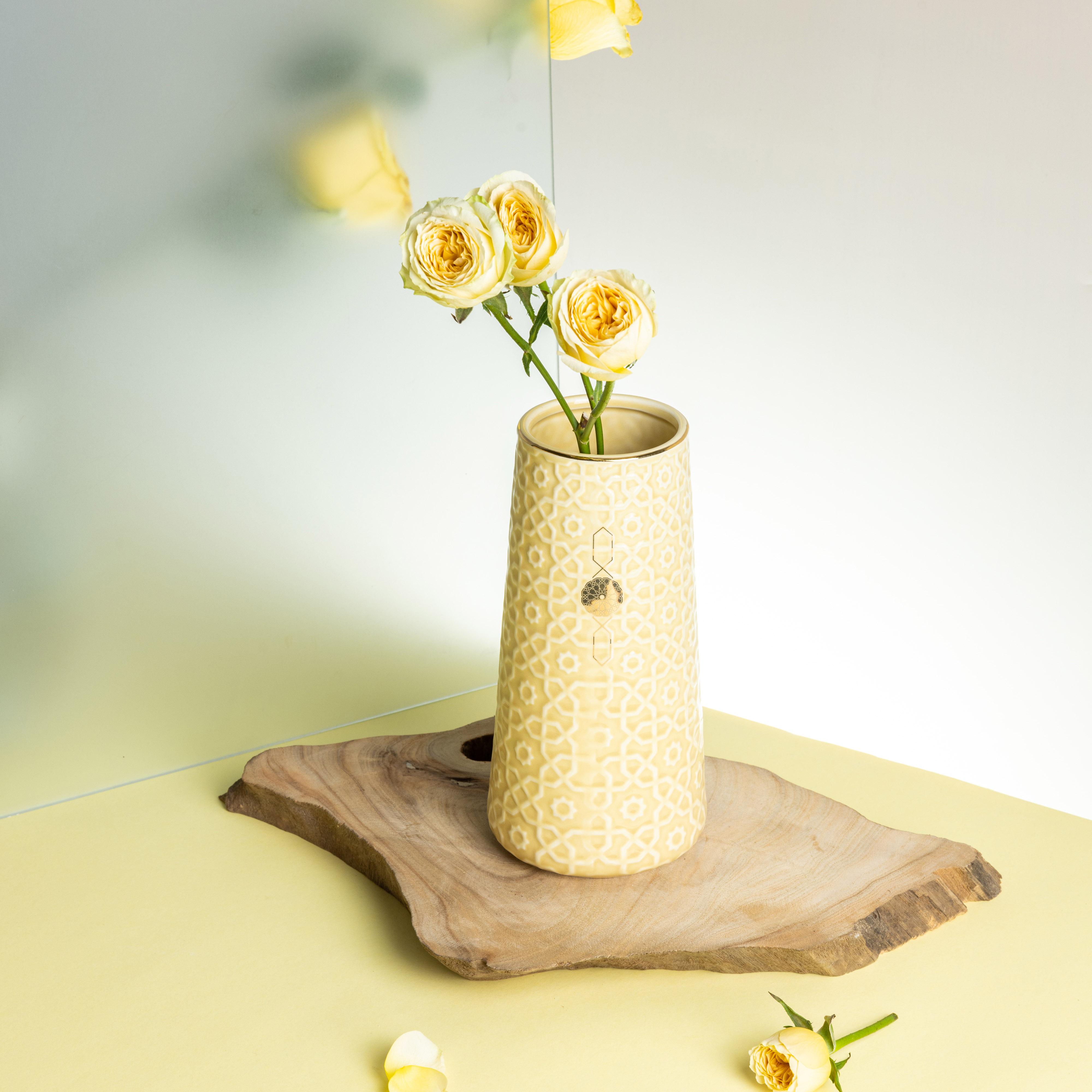 مزهرية بورسلان من أوتانتيك-household-decor-vasesandbowls-image-1