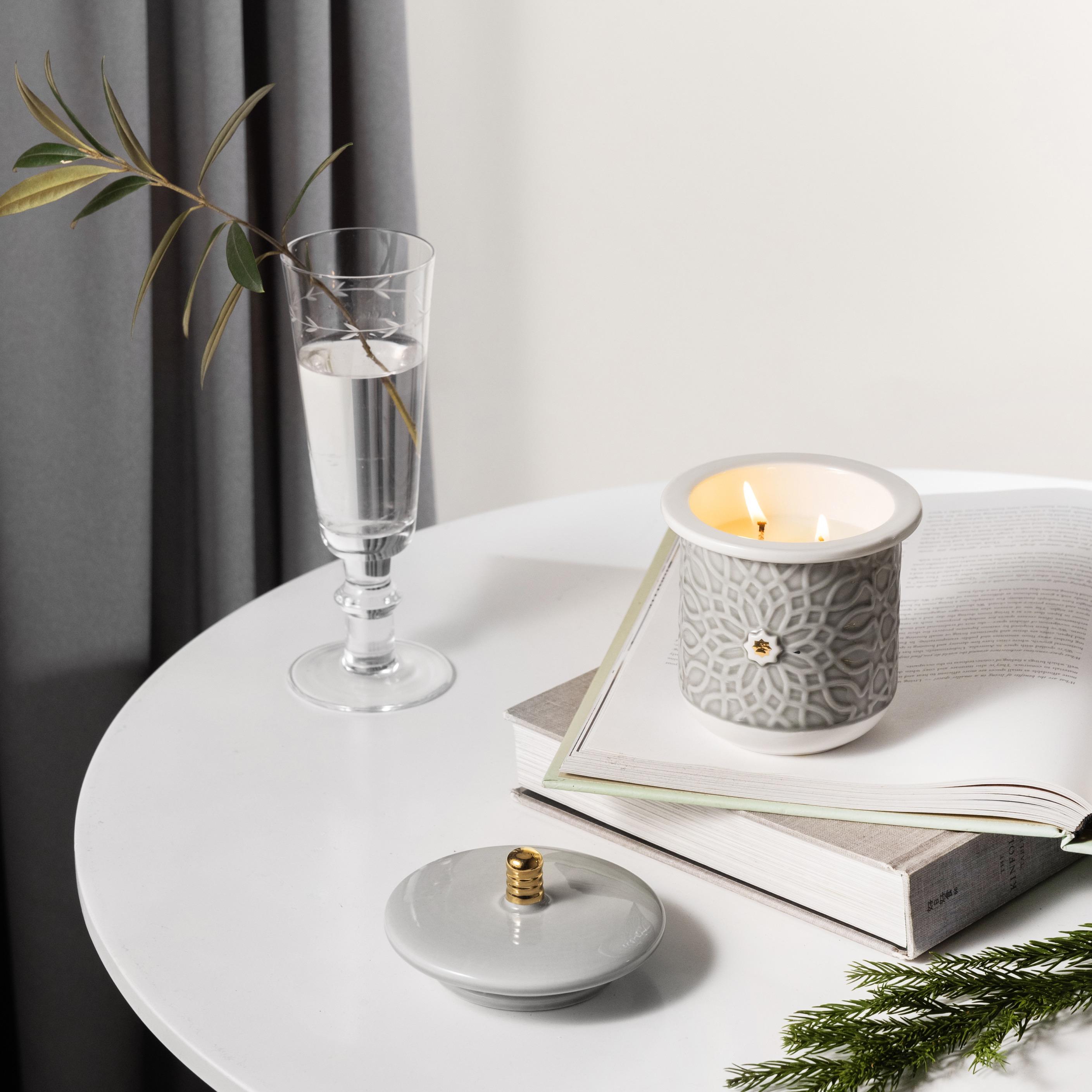 جرّة شموع بغطاء ونقوش زهرية بفتيلين من أوتانتيك-household-homefragrance-candles-image-1