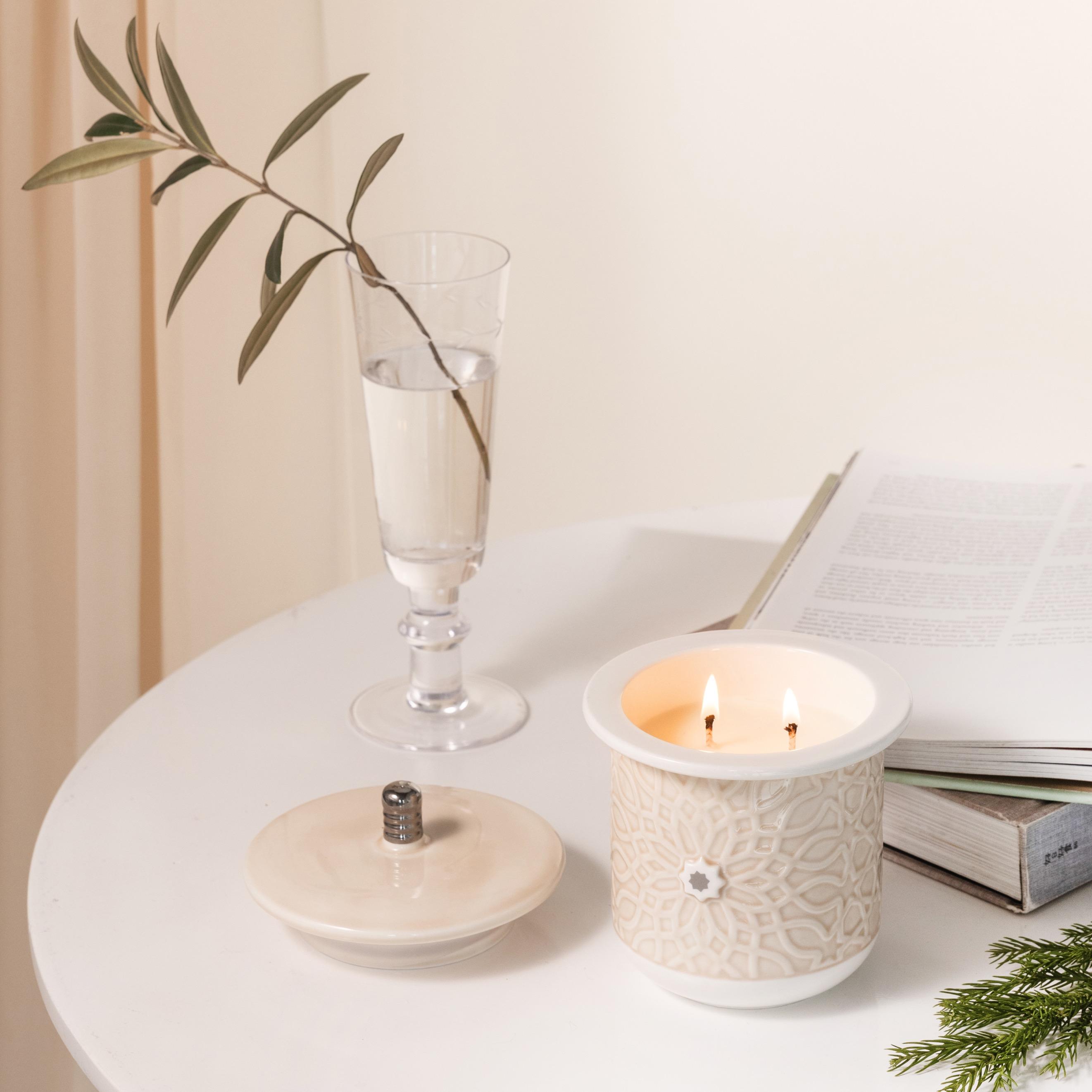 جرّة شموع بطبعات زهور مع غطاء بفتلتين من أوتانتيك-household-homefragrance-candles-image-1
