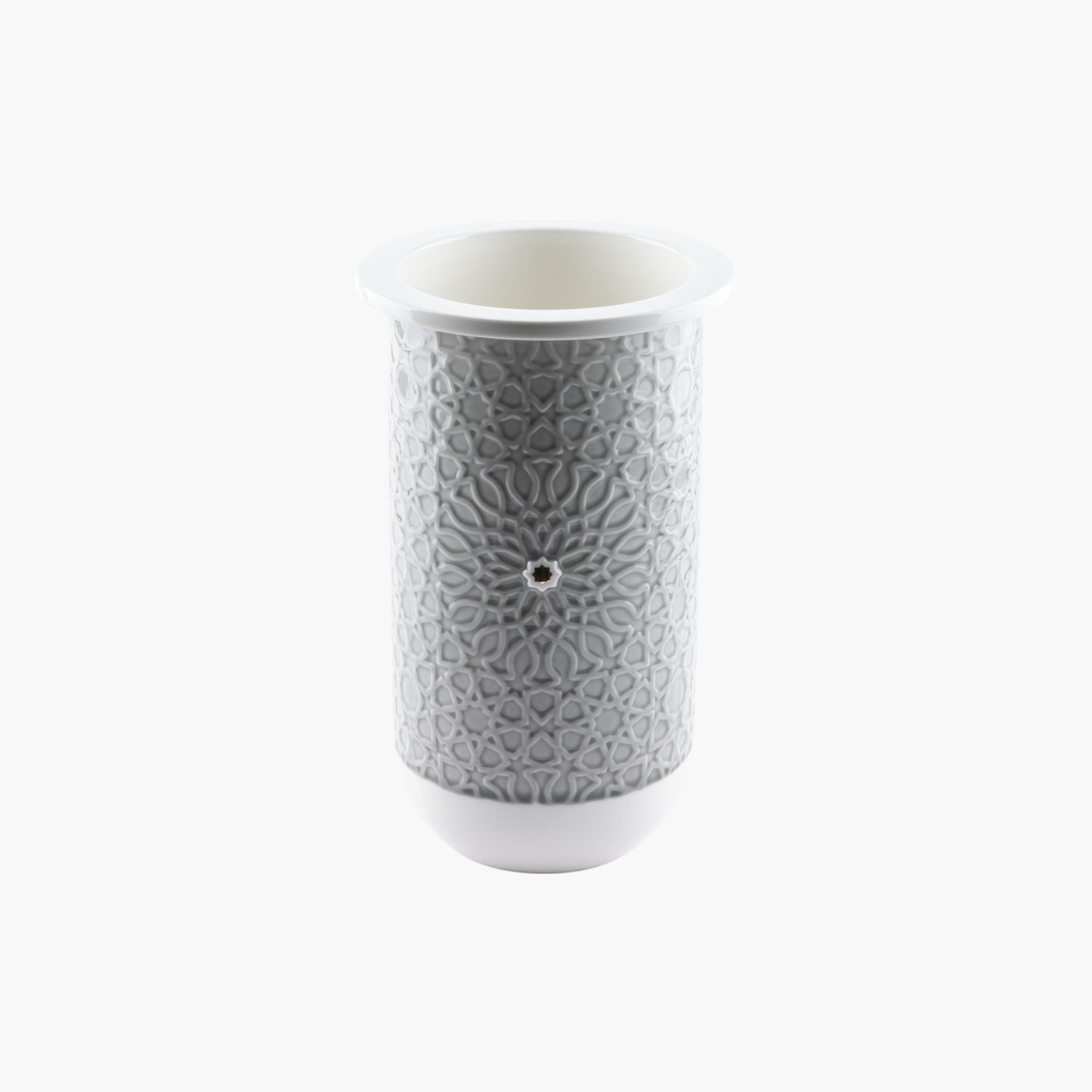 مزهرية بورسلان بنقوش من أوتانتيك-household-decor-vasesandbowls-image-2