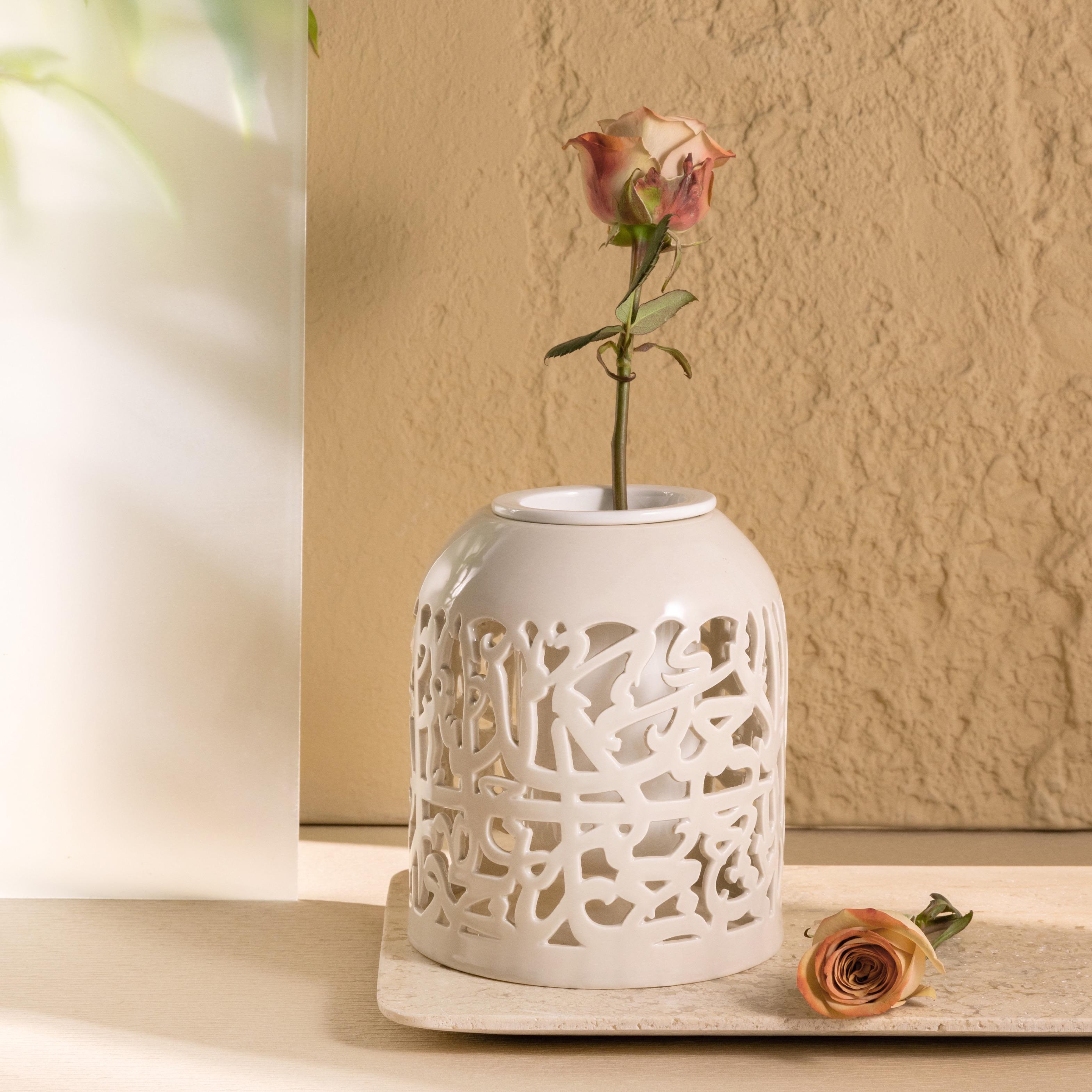 مزهرية بورسلان مزينة من أوتانتك-household-decor-vasesandbowls-image-1