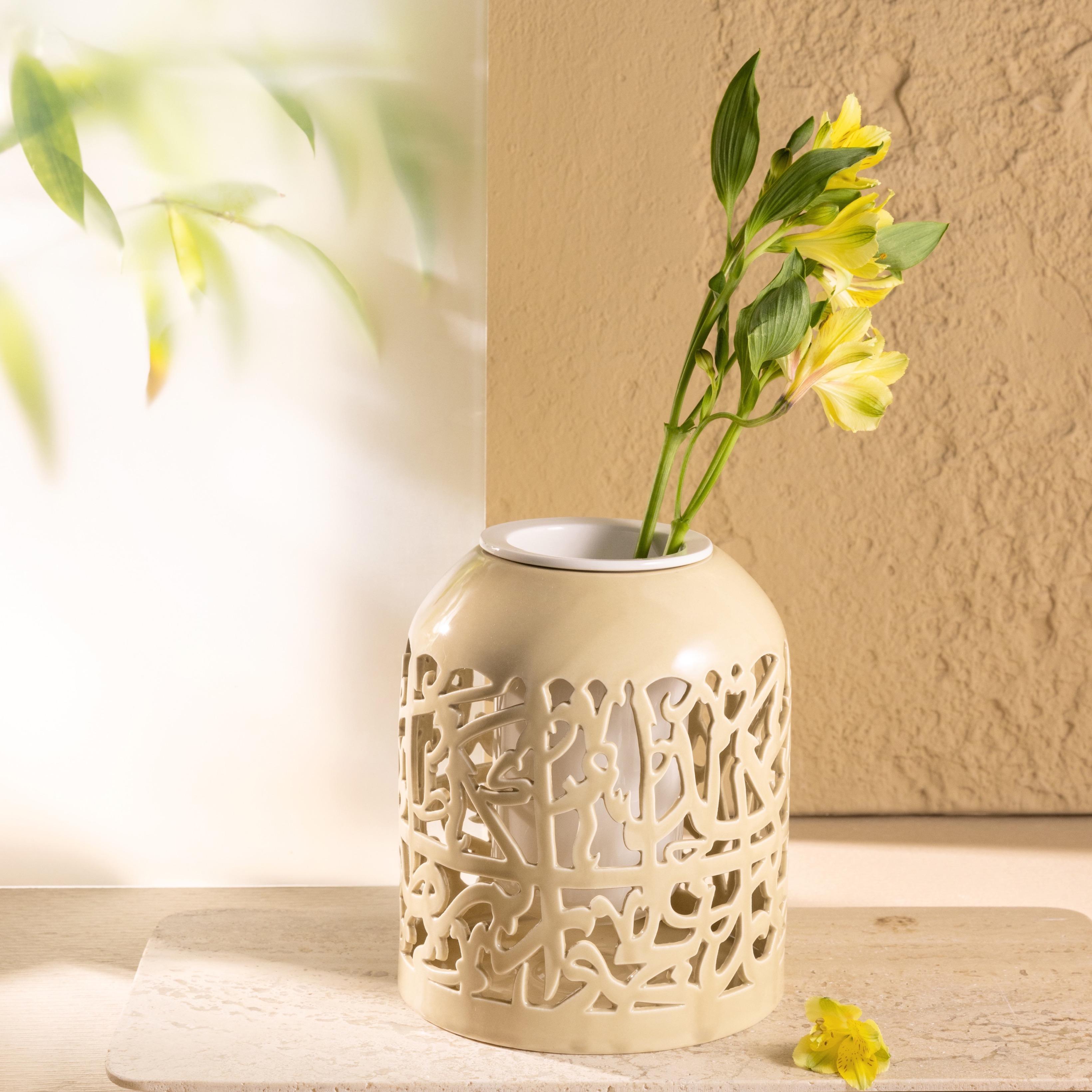 مزهرية بورسلان مزينة من أوتانتك-household-decor-vasesandbowls-image-1
