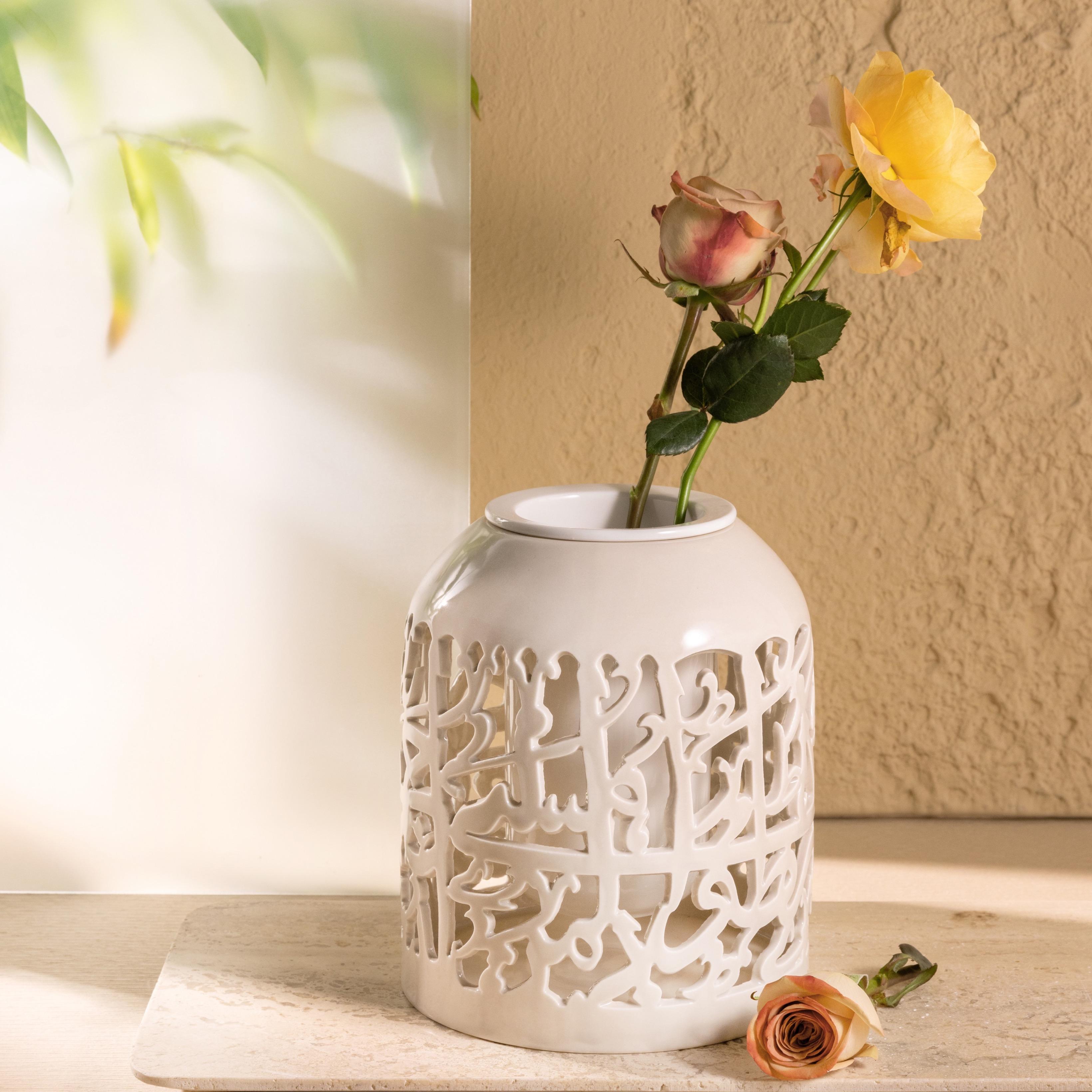مزهرية بورسلان مزينة من أوتانتك-household-decor-vasesandbowls-image-1