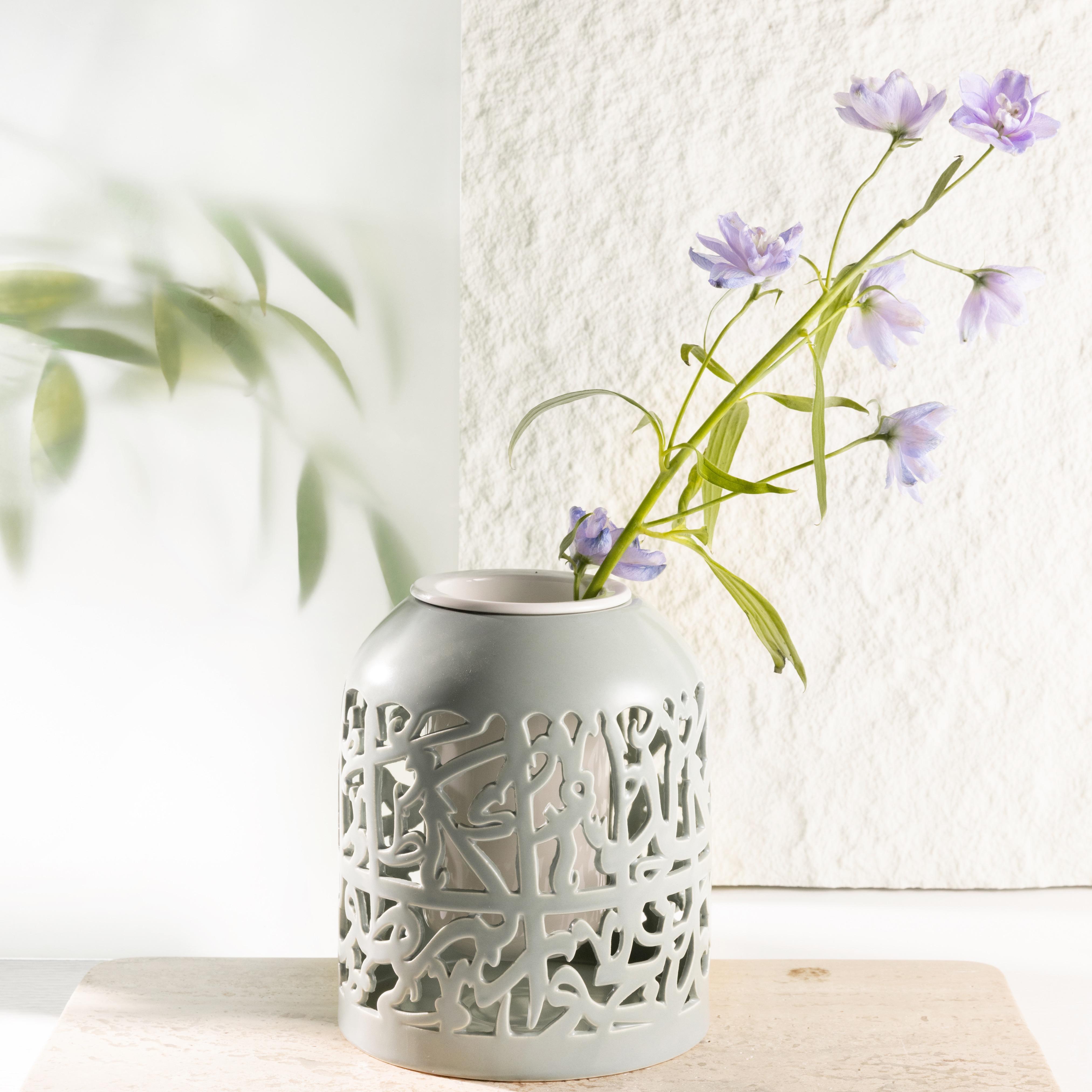 مزهرية بورسلان مزينة من أوتانتك-household-decor-vasesandbowls-image-1