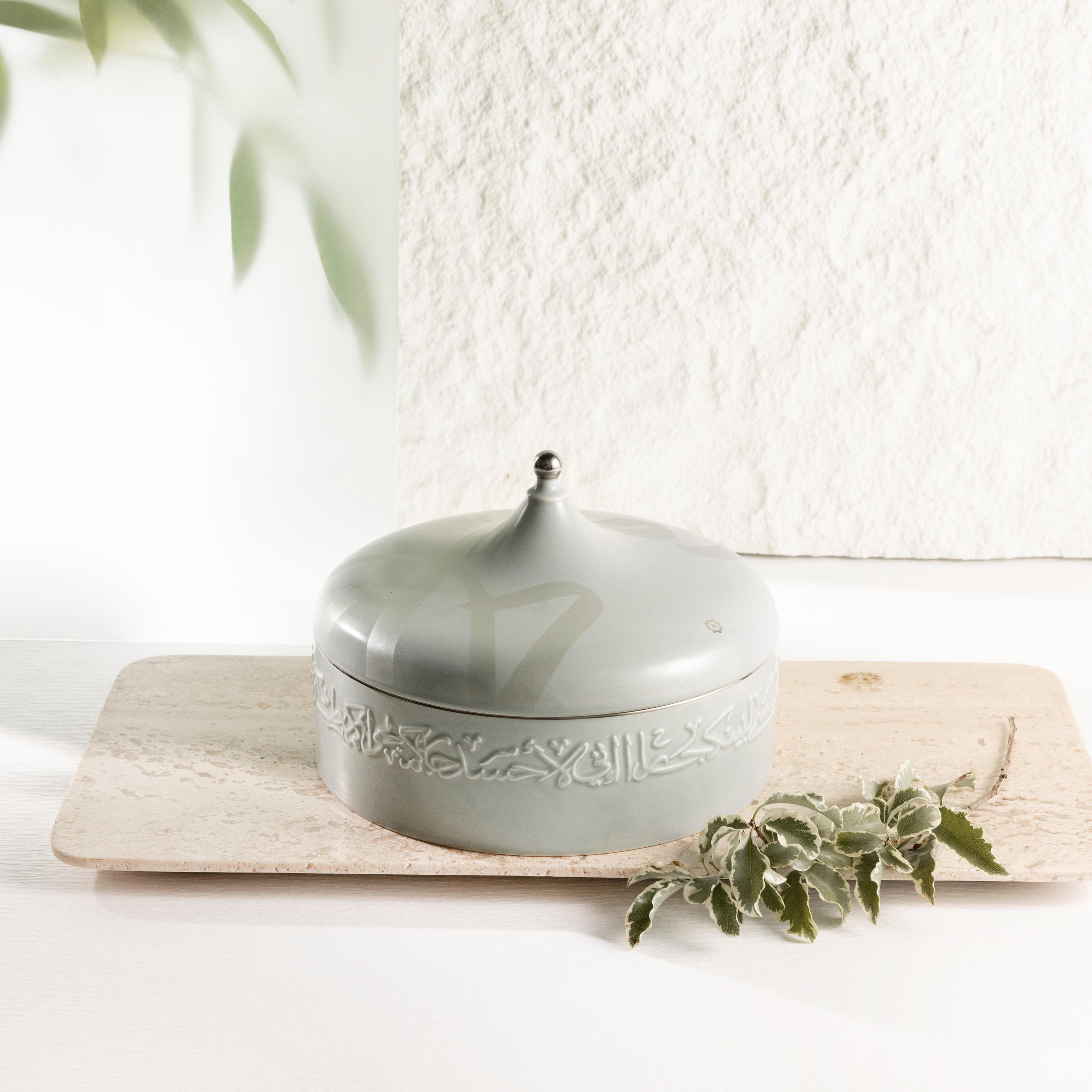 Calligraphy Embellished Porcelain Date Bowl with Lid-household-dining-dinnerware-bowls-image-1
