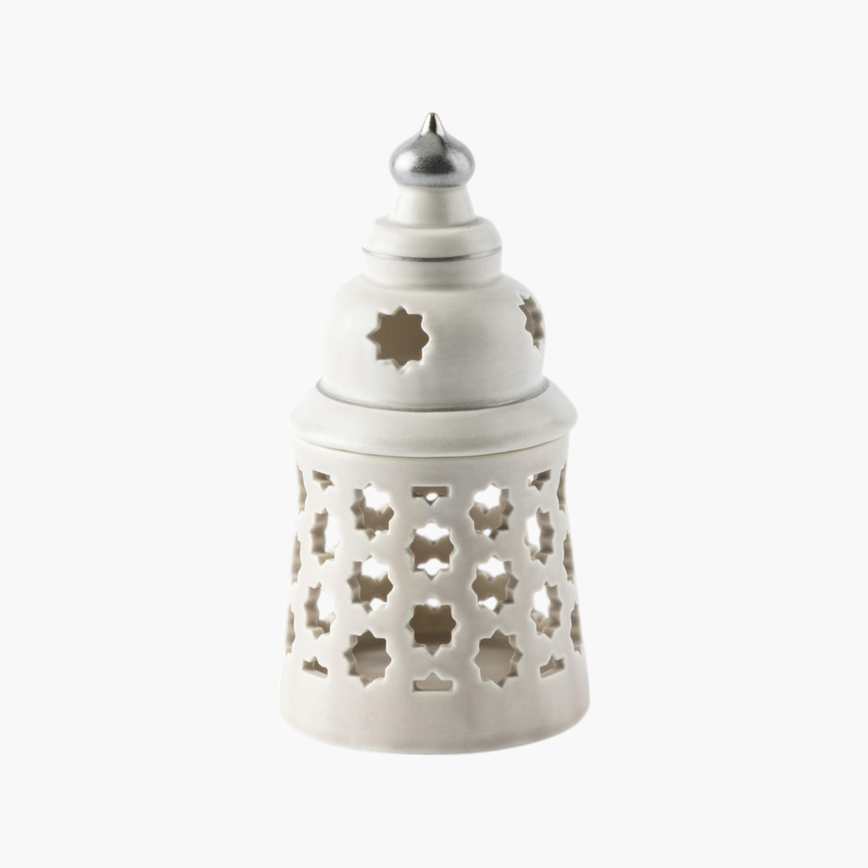 حامل شموع بتفاصيل مفرغة مع شمعة بدون لهب 12 سم من أوتانتيك-household-decor-candleholdersandlanterns-image-4