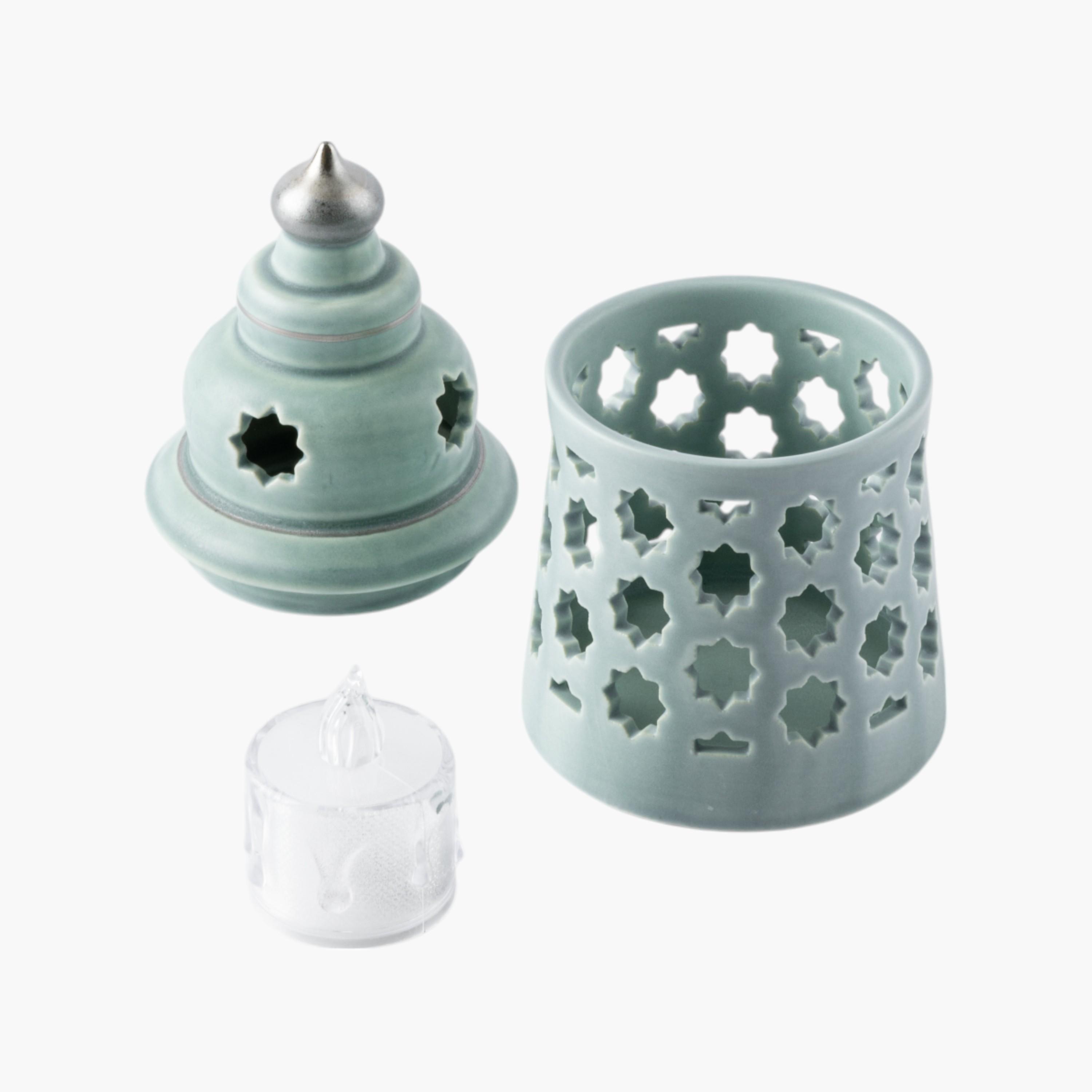 حامل شموع بورسلان بتفاصيل مفرغة مع شمعة بدون لهب 12 سم من أوتانتيك-household-decor-candleholdersandlanterns-image-3